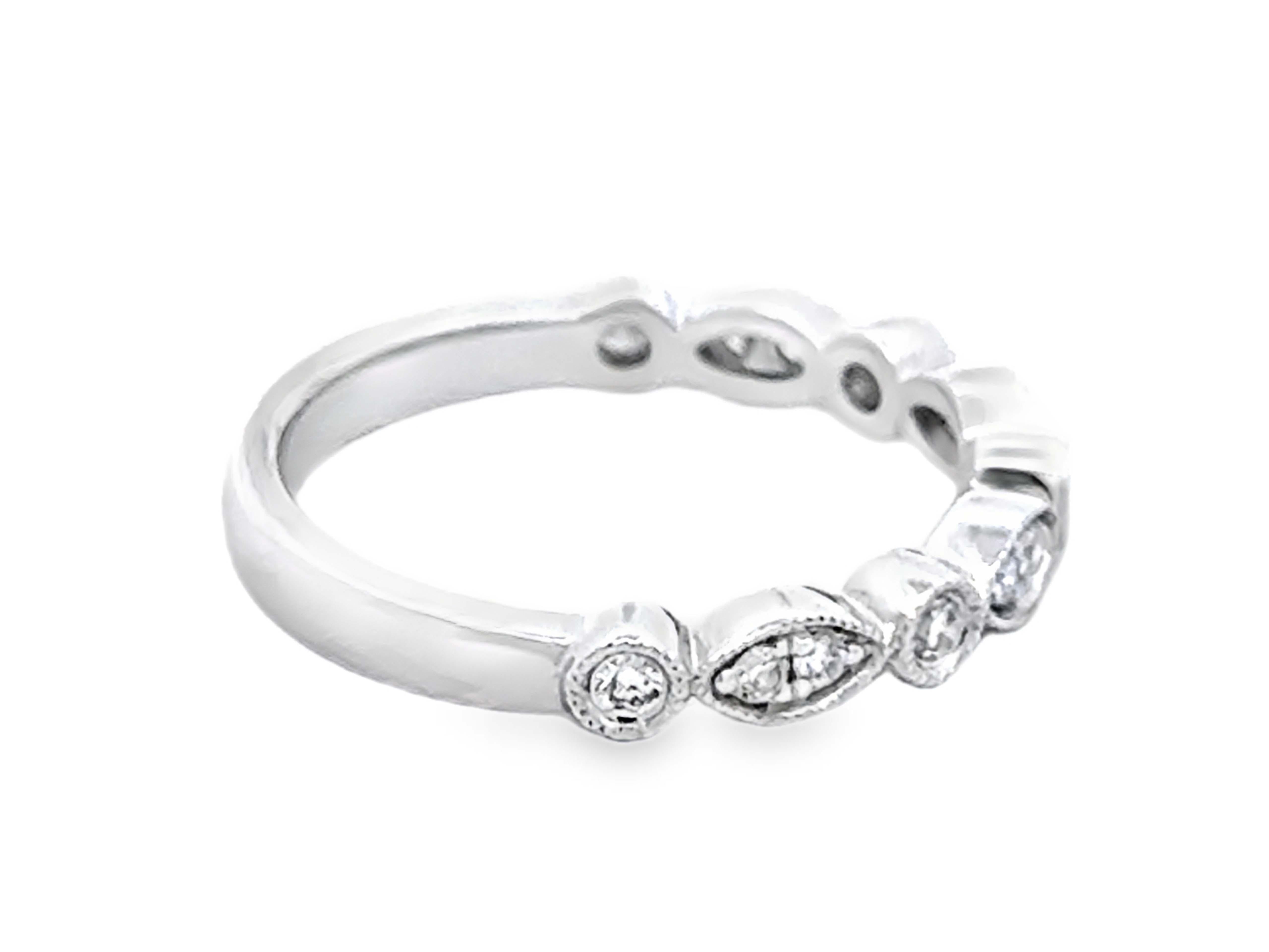Anneau de mariage en or blanc 14K avec chaton à milgrain pour diamants ronds et en forme de diamants Unisexe en vente