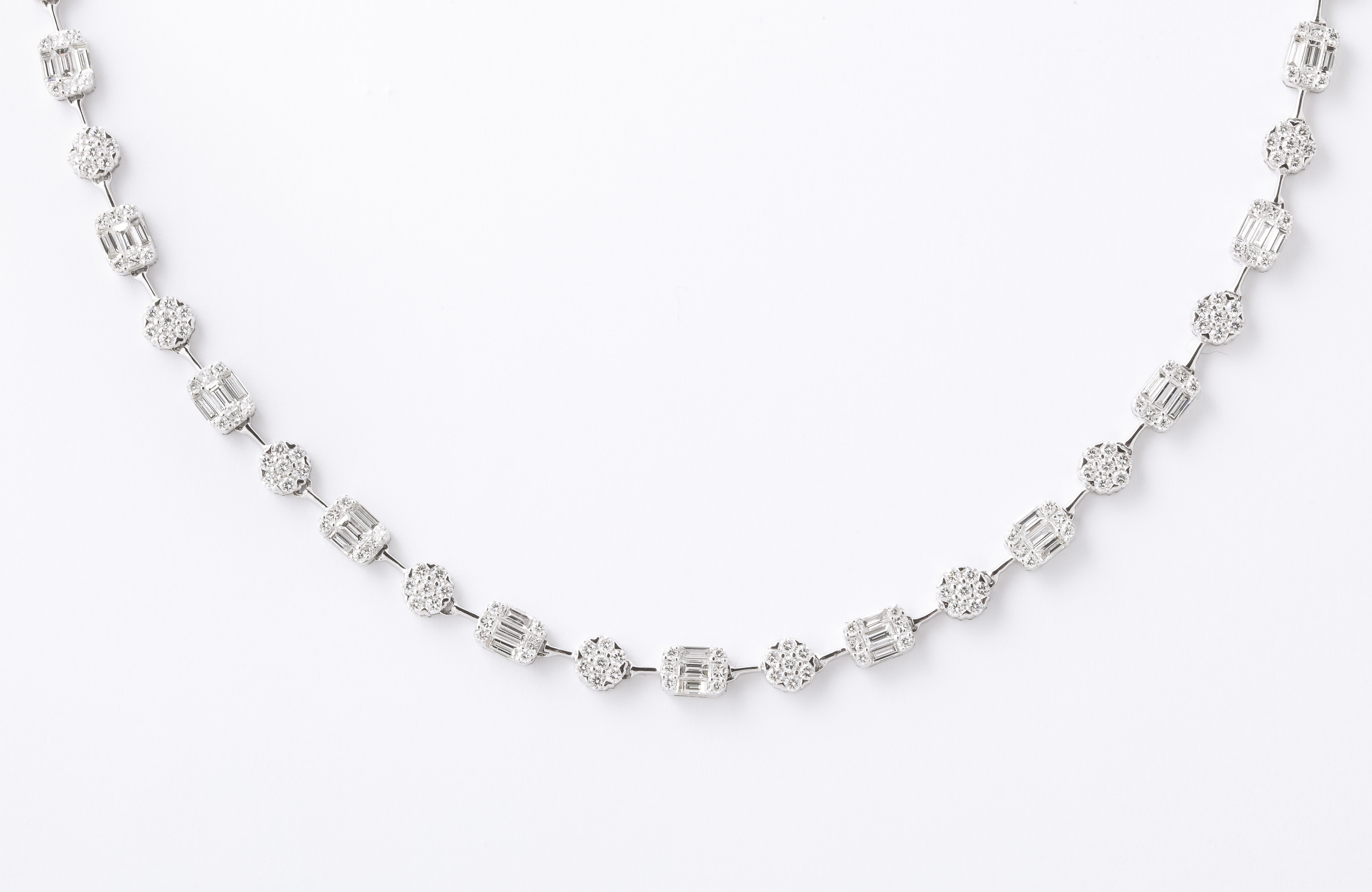 Round and Emerald Cut Diamond Illusion Set Necklace In New Condition For Sale In New York, NY