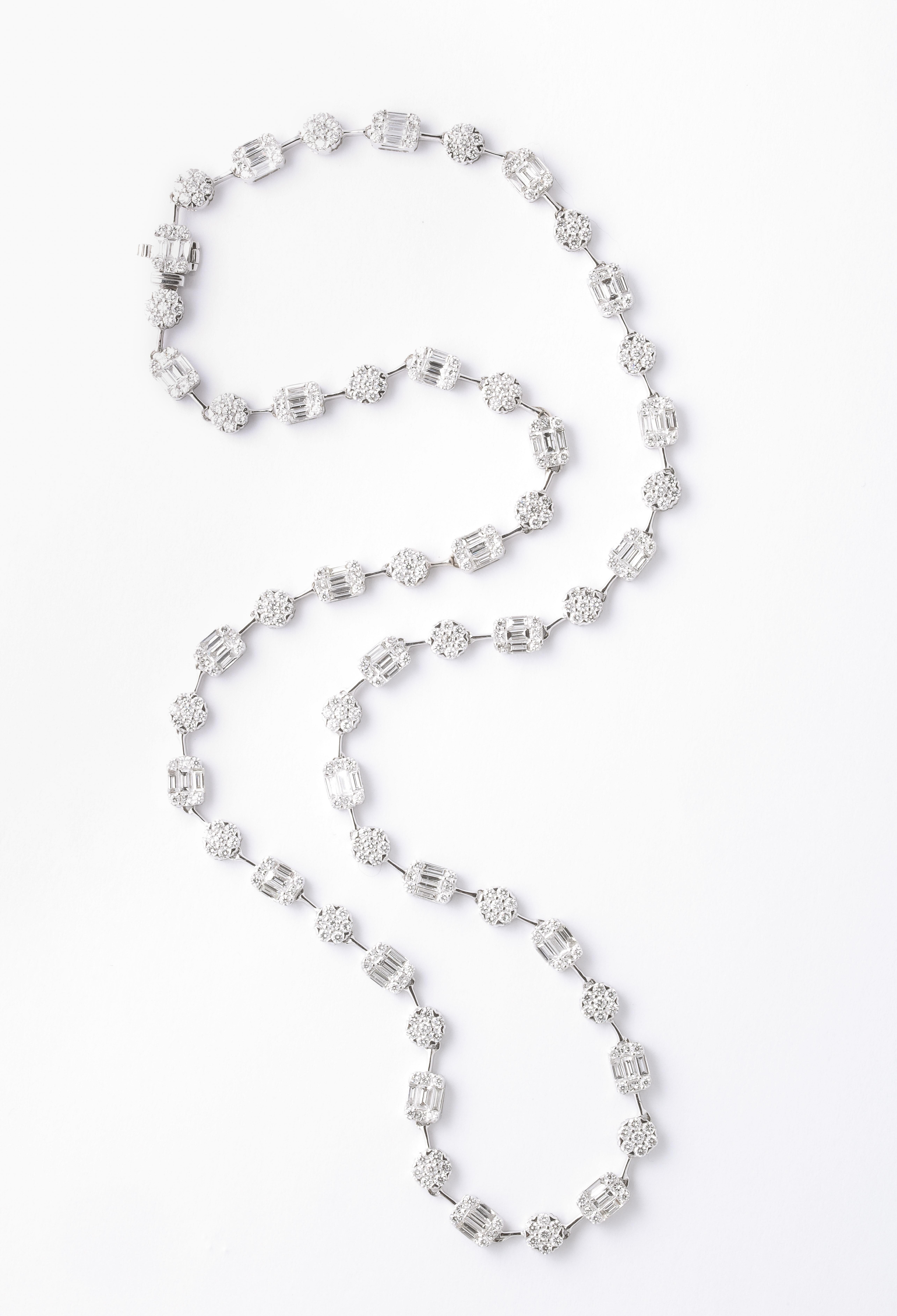 Collana con diamanti rotondi e taglio smeraldo in vendita 2