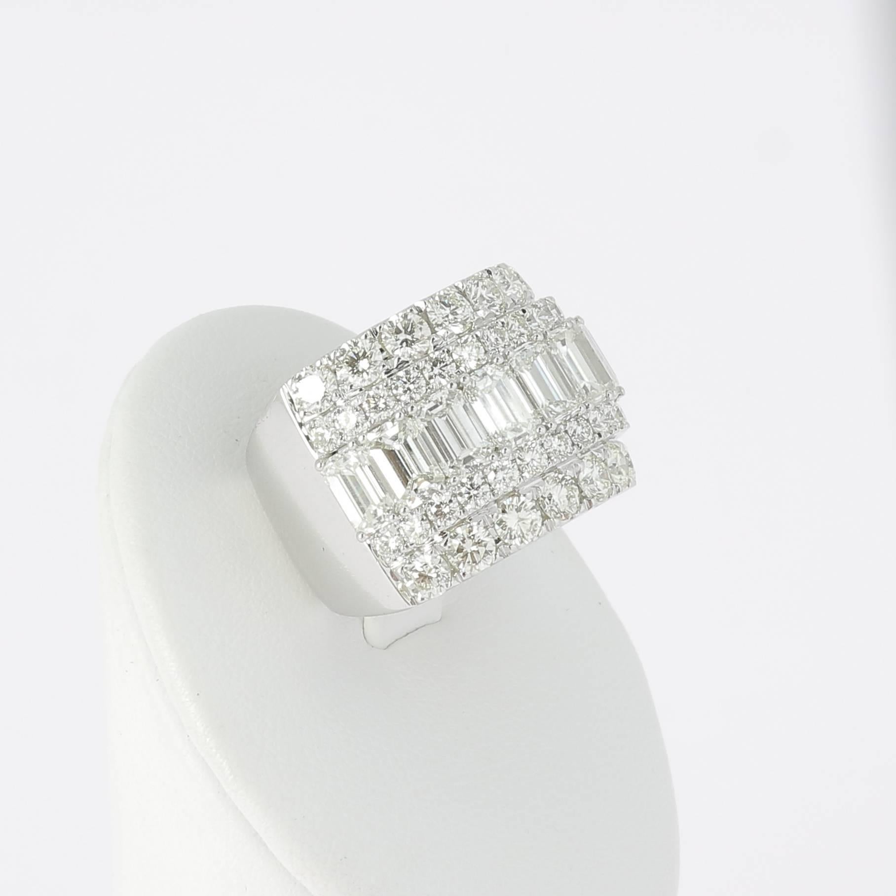 Contemporary 6.30 Carat Round and Emerald Cut Diamond Ring 18K White Gold Cluster/Band Rings For Sale