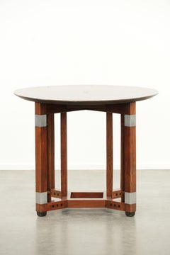 Round and in good condition Art Deco design side/centertable