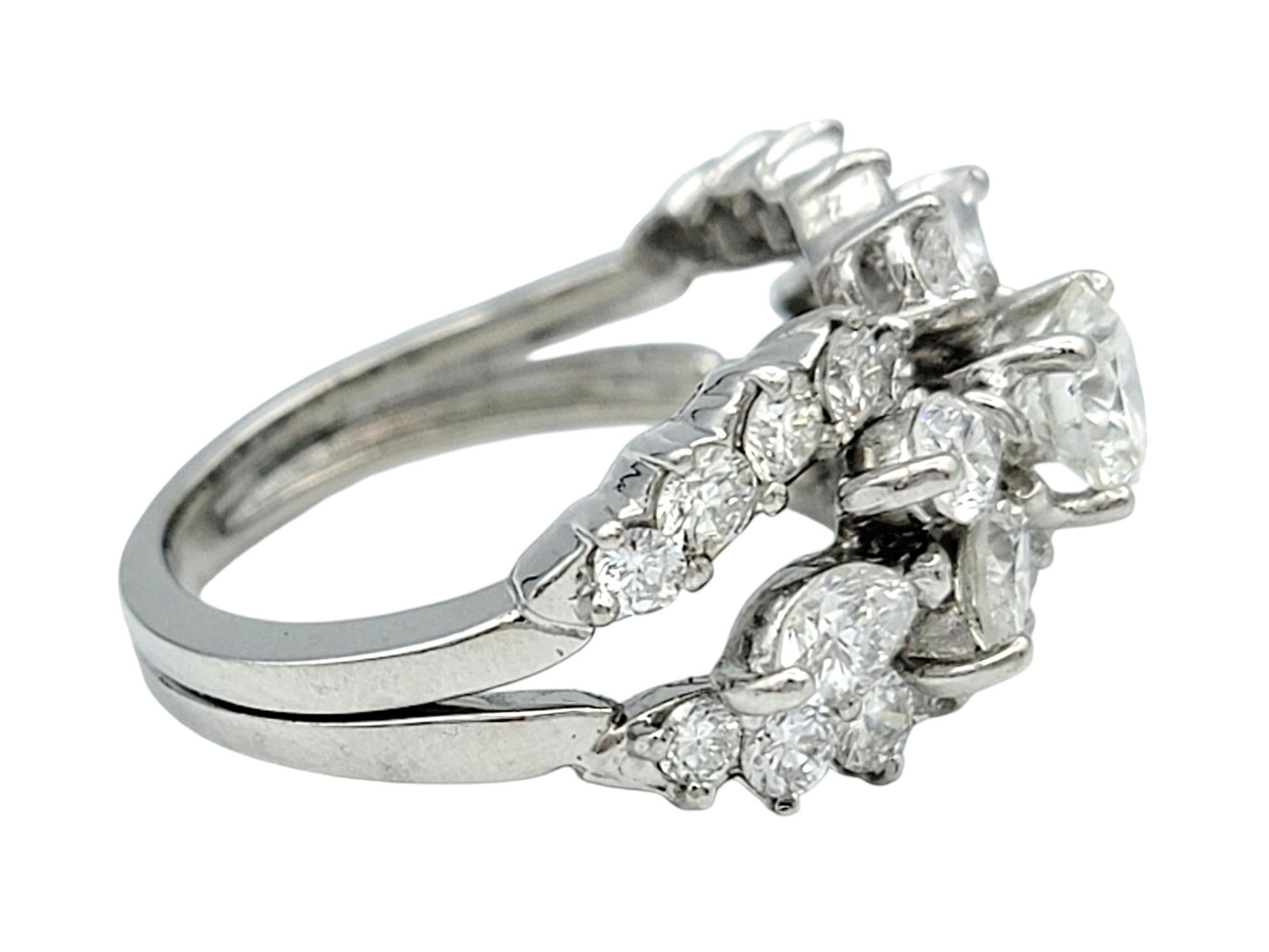 Contemporaneo Anello a fascia con diamanti rotondi e taglio marquis in platino lucido, F / VS1 in vendita