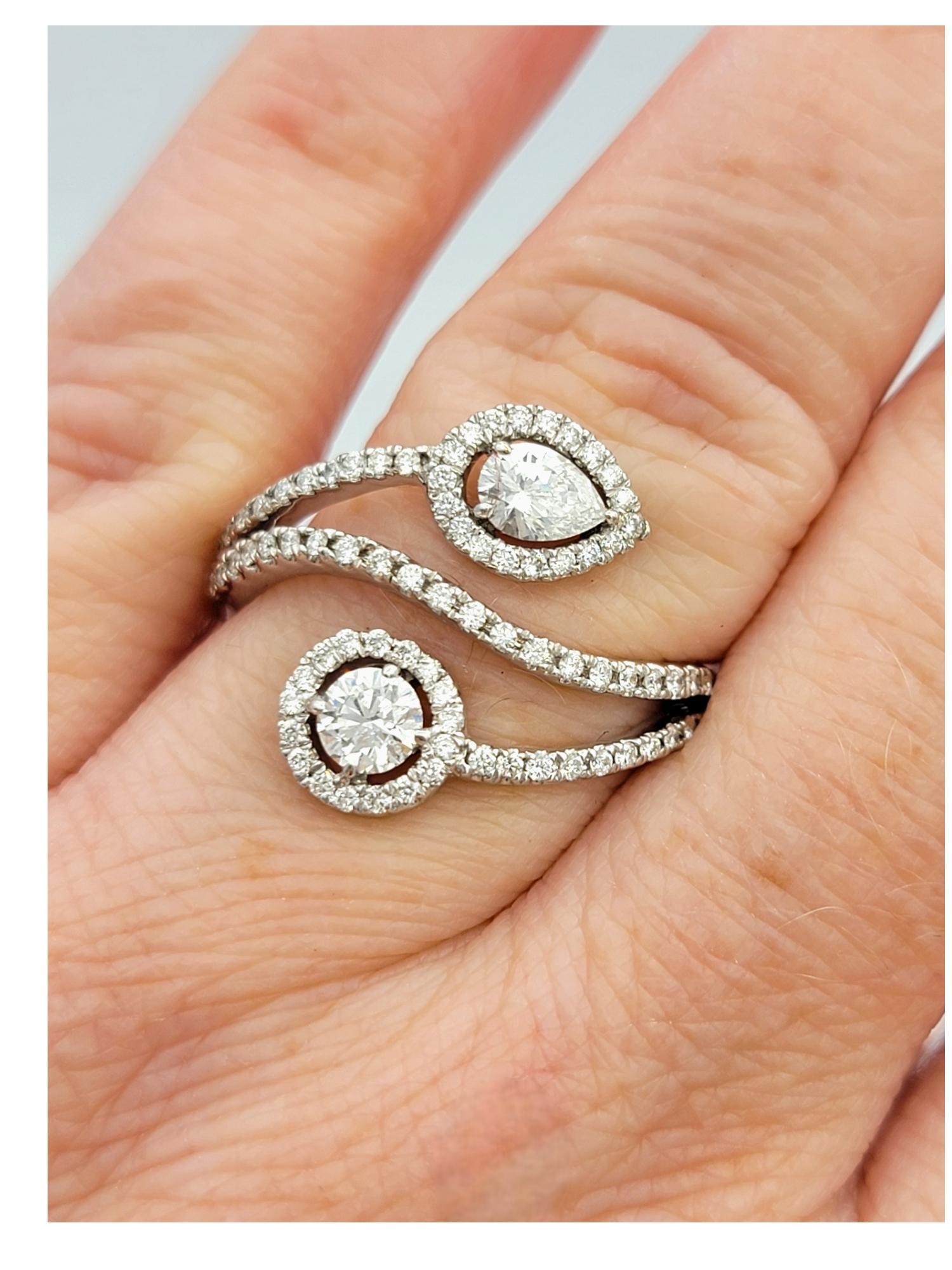 Anello da cocktail con pavé di diamanti rotondi e a pera in oro bianco 14 carati in vendita 3