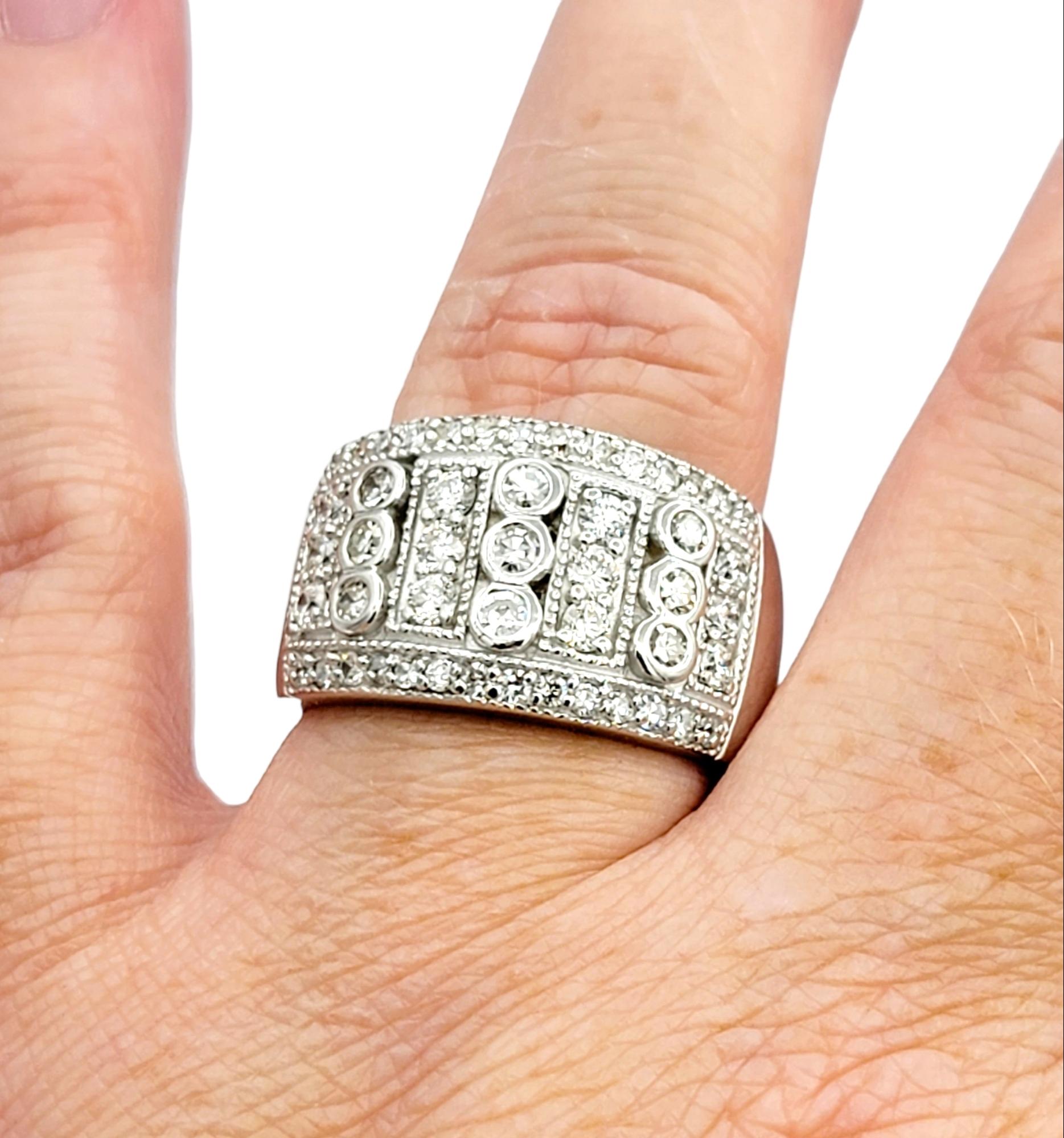 Mehrreihiger, breiter Ring aus 14 Karat Weißgold mit rundem und Diamanten im Einzelschliff  im Zustand „Gut“ im Angebot in Scottsdale, AZ
