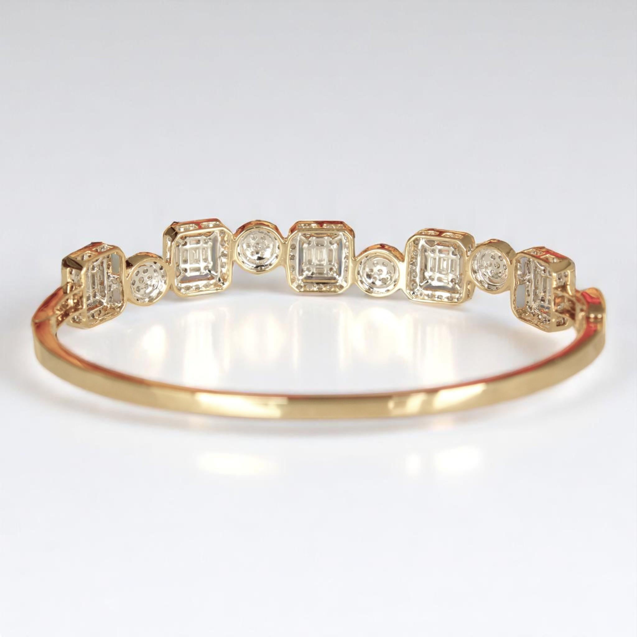 Round and Square Halo Set Bracelet in 14K Solid Gold (Certified) In New Condition For Sale In New Delhi, DL