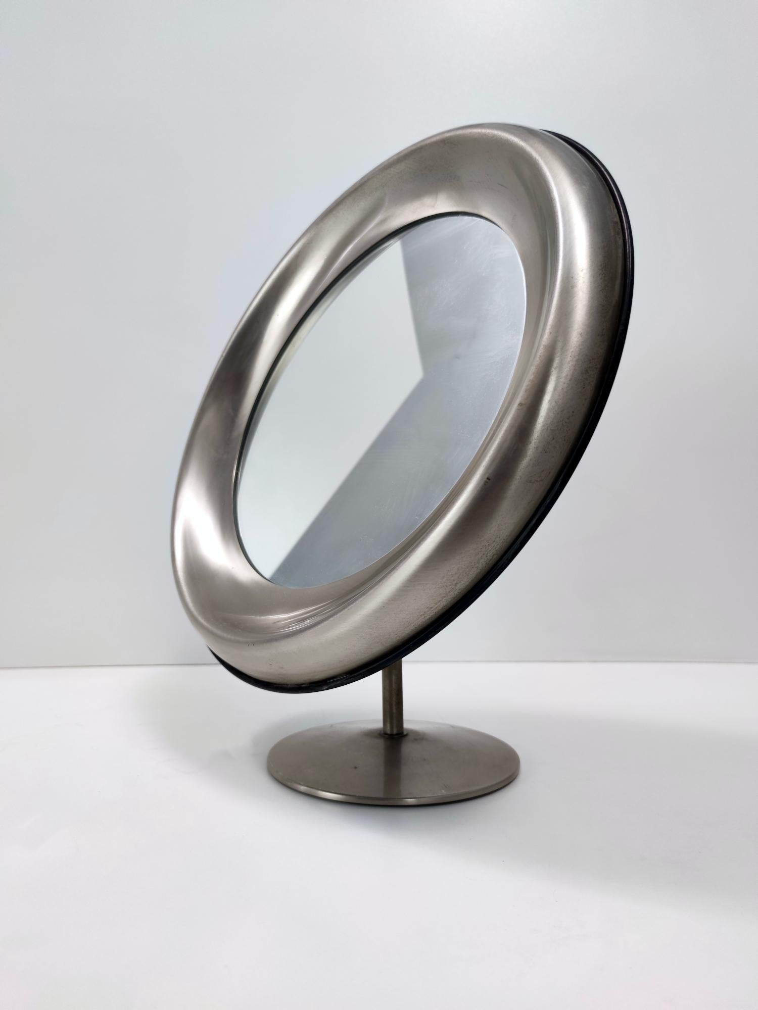 Postmodern Round Anodized Brass Vanity Mirror Attr. to Sergio Mazza, Italy For Sale 6