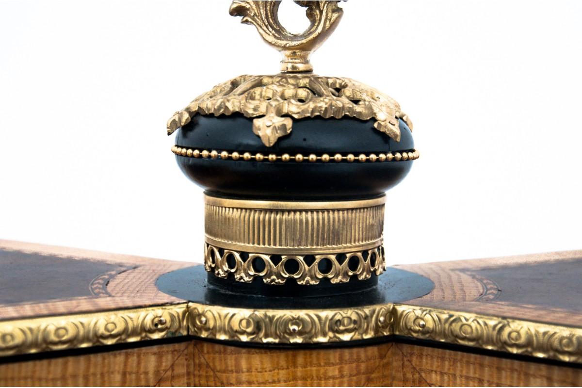 Round Antique Jewellery box, late XIX century.  1