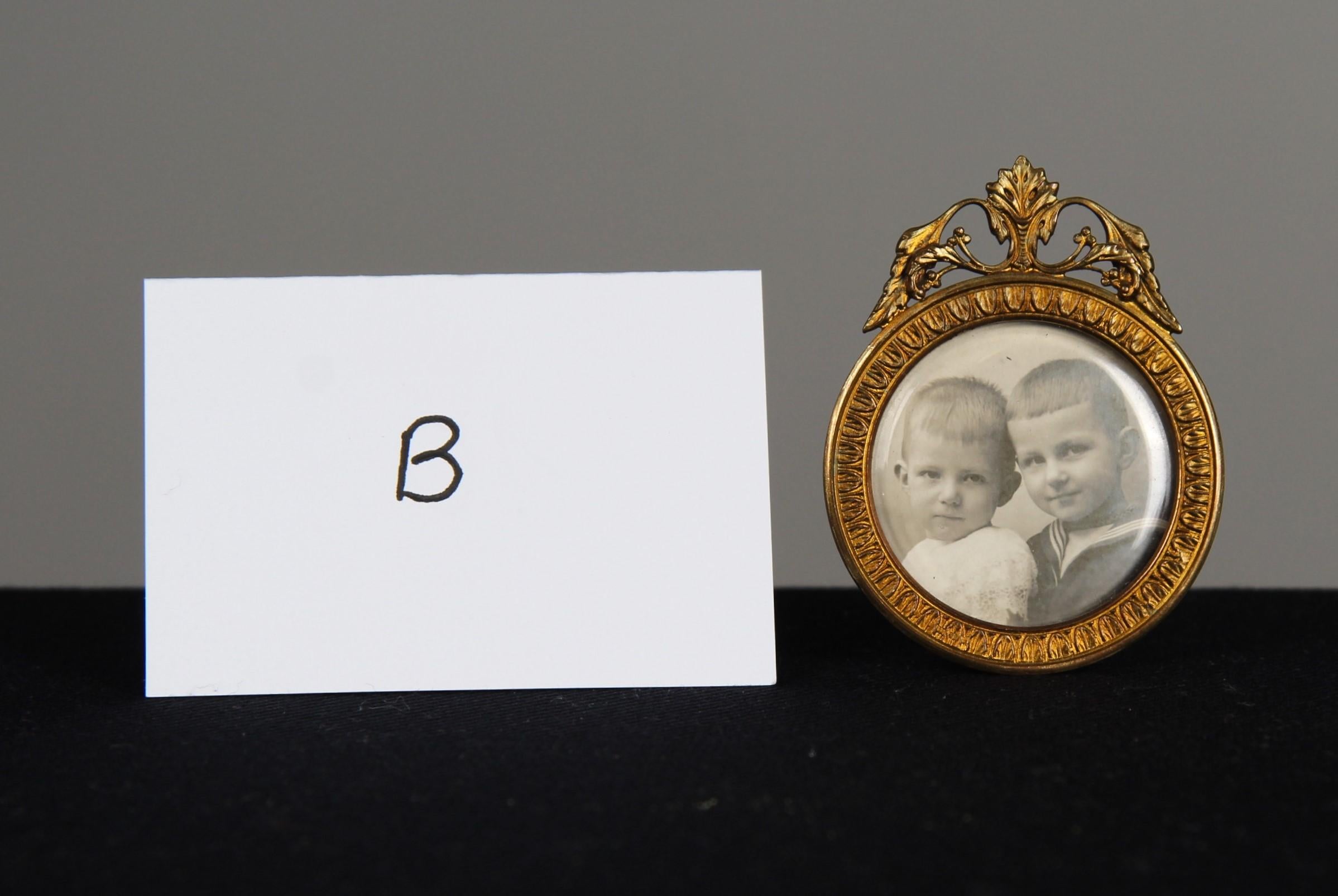 19th Century Round Antique Picture Frame, Victorian Photo Frame, France, 1880s, 3 x 3 cm For Sale