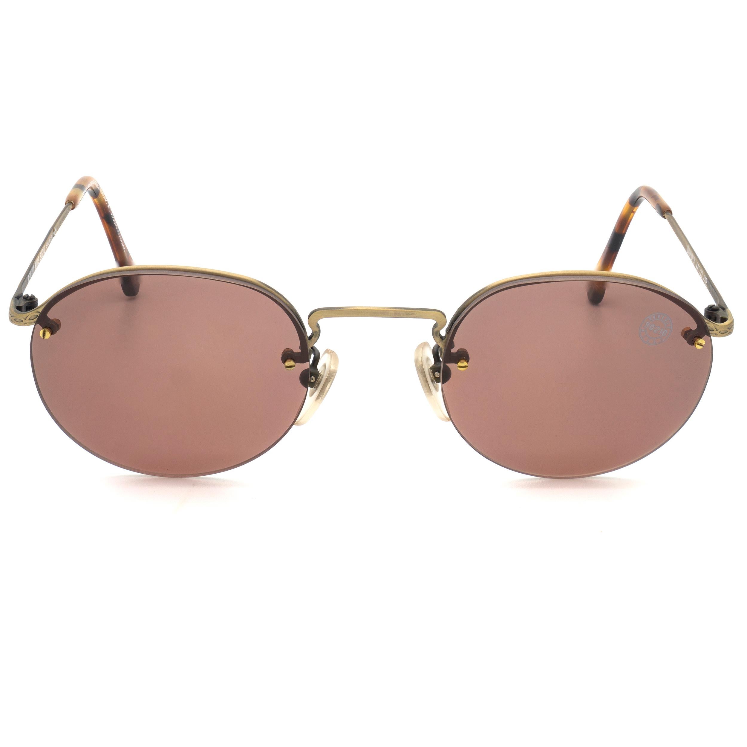 FARE: Beverly Hills 90210
MODELLO: David 3 - 442
MADE IN: Italia
ERA: anni '90
CONDIZIONE: Nuovo stock [mai indossato]

DIMENSIONI:
Larghezza della lente: 44 mm  /  1 3/4 in
Altezza della lente: 40 mm  /  1 9/16 in
Ponte: 22 mm  /  7/8 in
Larghezza