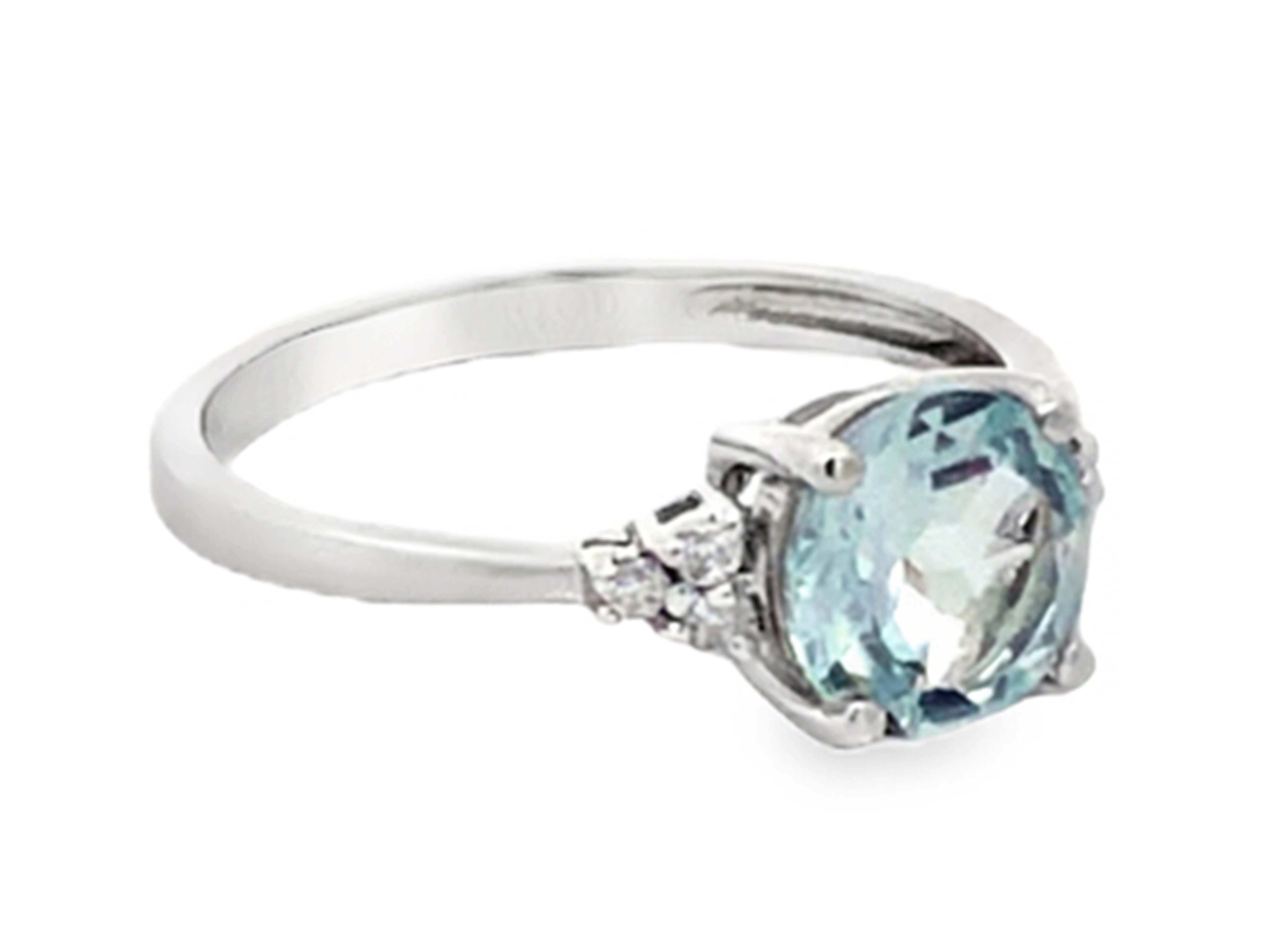 Especificaciones del artículo:



Metal: Oro blanco de 14 quilates



Tamaño: 5,25


Peso total: 1.8 gramos


Cantidad de diamantes: 6 talla brillante redonda


Peso total del diamante: 0,05 quilates


Color del diamante: H-I
 

Claridad del