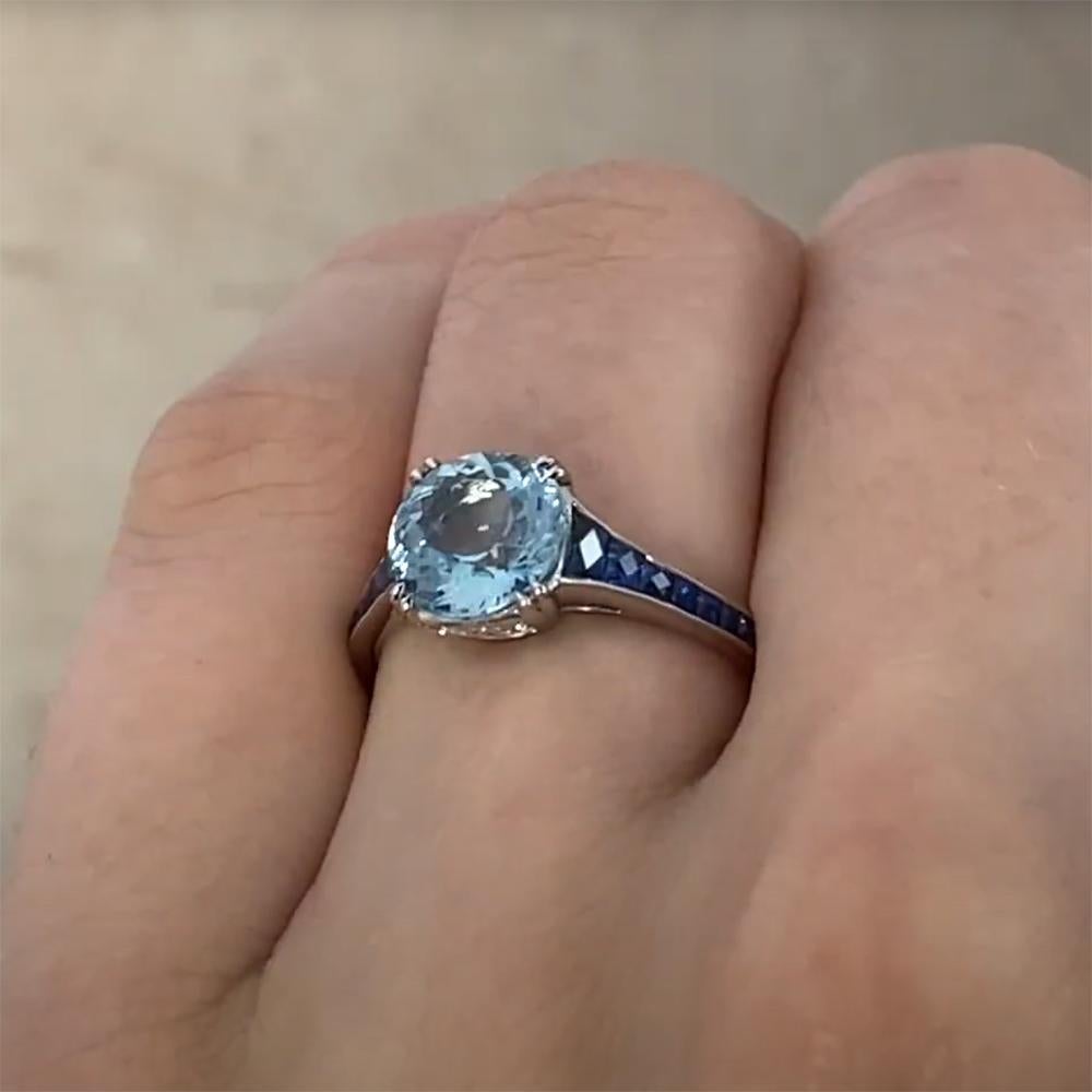 Anillo Cóctel Aguamarina Redonda (Aprox. 1,70 Quilates) c/ Zafiro, Platino en Excelente estado para la venta en New York, NY