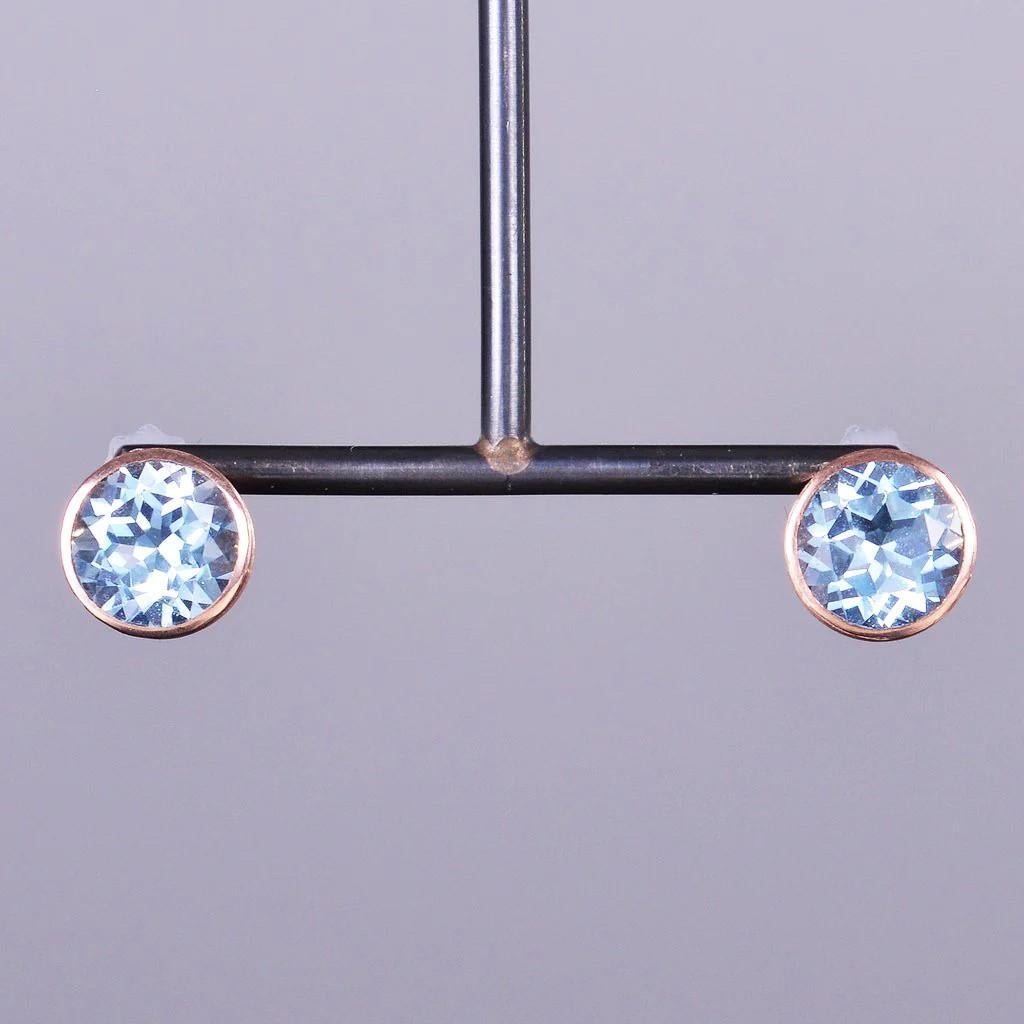These unique and gorgeous stud earrings are made with dazzling blue aquamarines. All set in 14k rose gold bezels with hand engraved accents, and measure 7.60mm in diameter. 