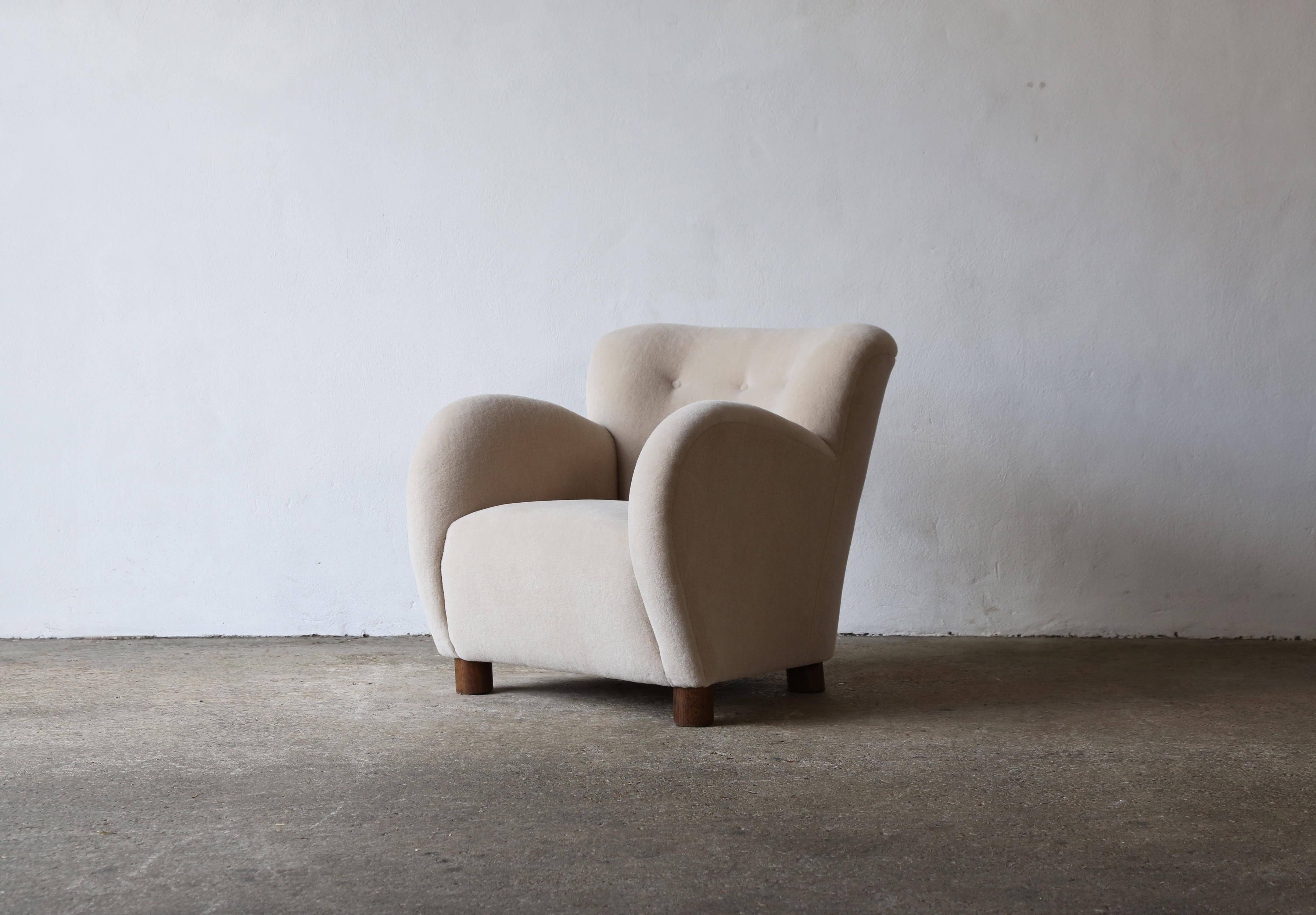 A superb modern round arm Danish style armchair. Handmade beech frame and sprung seat.  Newly upholstered in a premium, soft, pure alpaca wool fabric with solid oak feet. Fast shipping worldwide.


