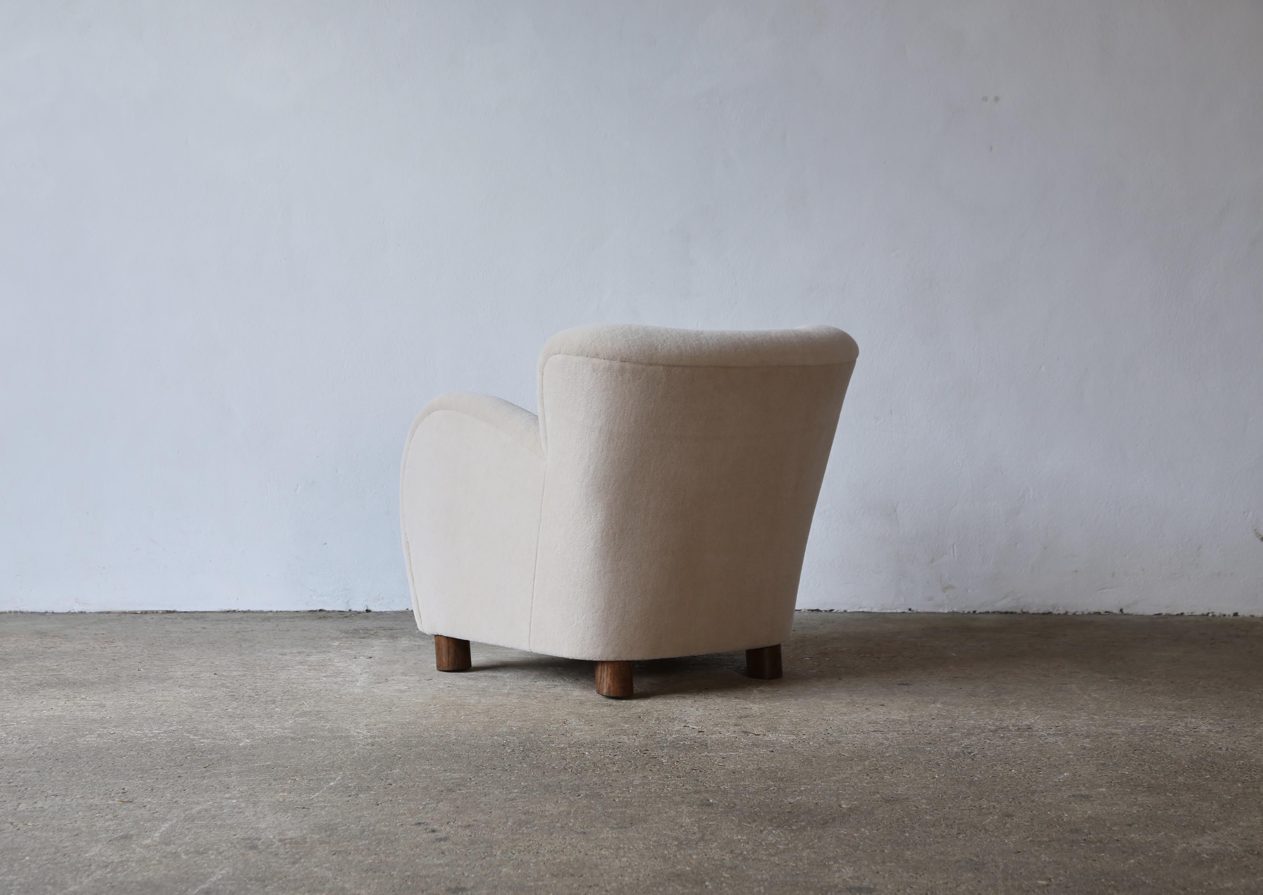 Round Arm Lounge Chair, Newly Upholstered in Pure Alpaca 1