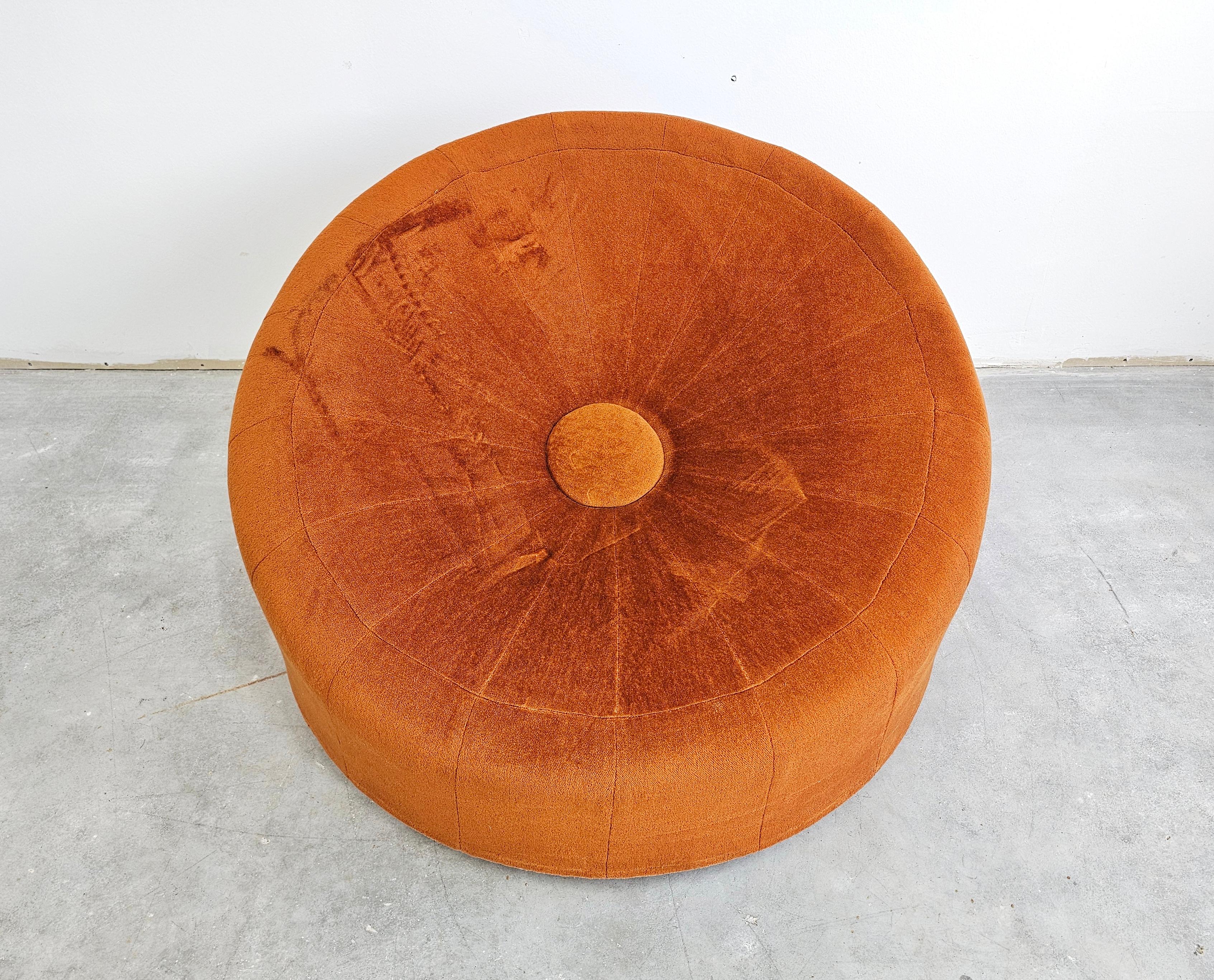 Round Armchair designed as an oversized pouf, in style of Pierre Paulin For Sale 2