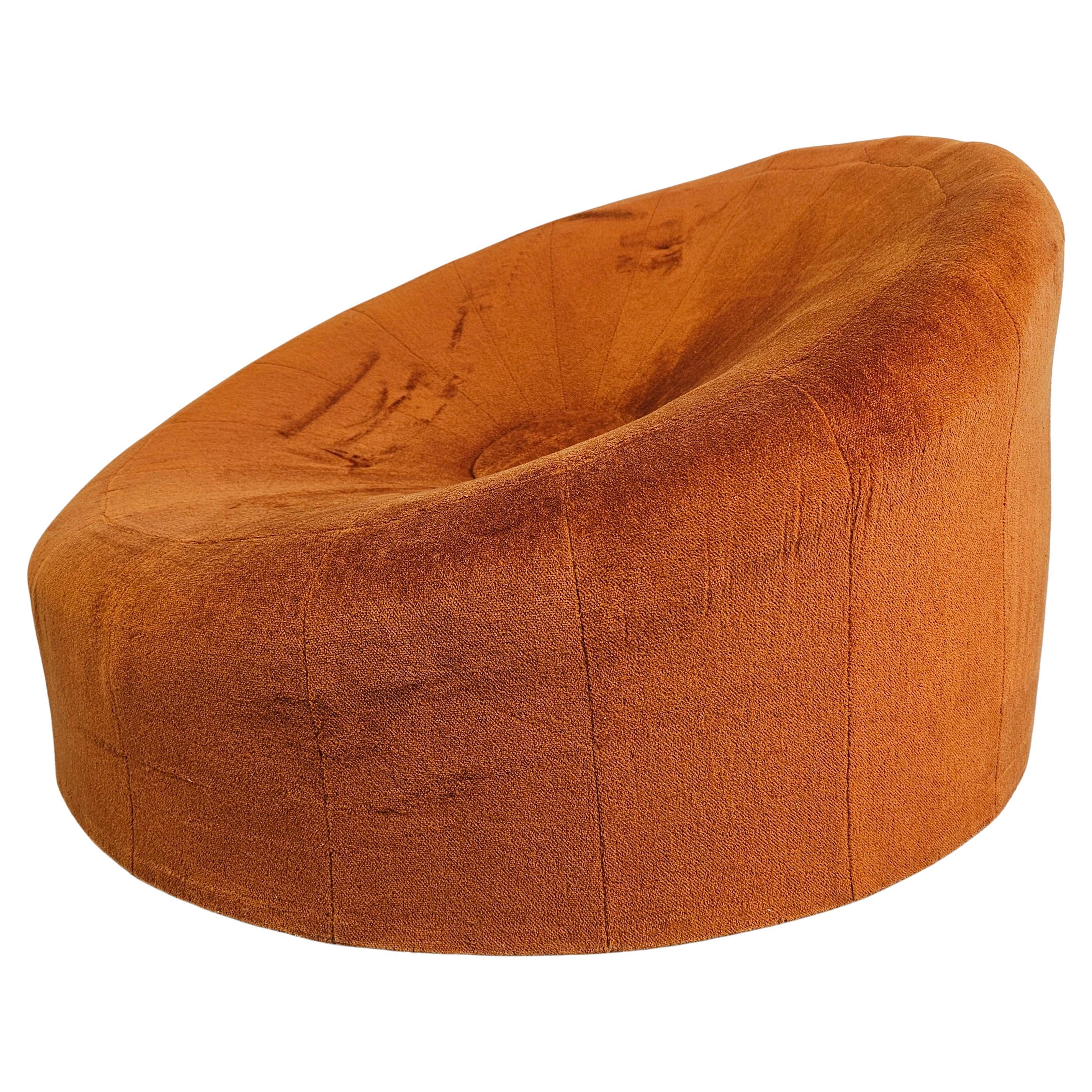 Fauteuil rond conçu comme un pouf surdimensionné, dans le style de Pierre Paulin