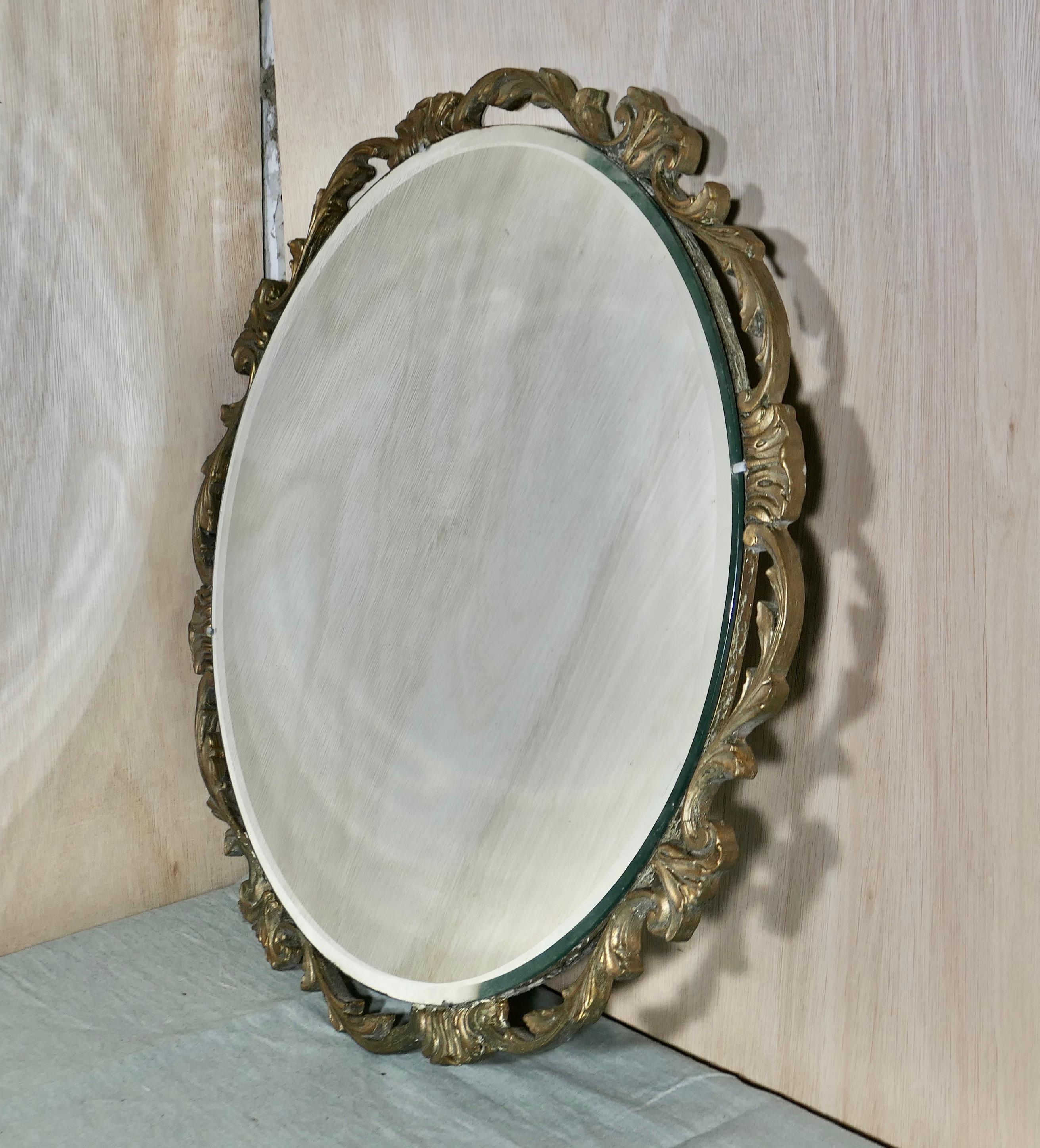 Miroir mural rond Art Déco Atsonea orné de dorures en vente 1