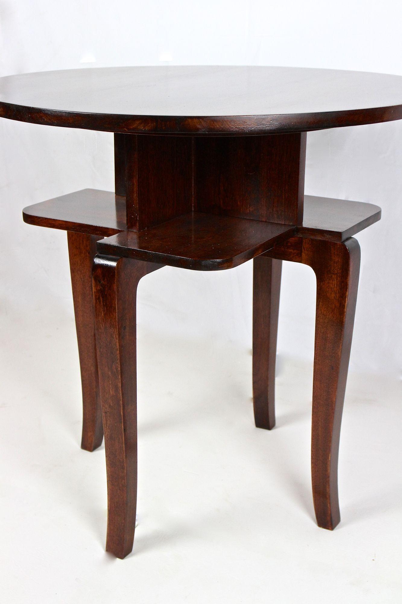 Round Art Deco Bentwood Side Table/ Coffee Table, Mahogany Style, AT ca. 1920 9
