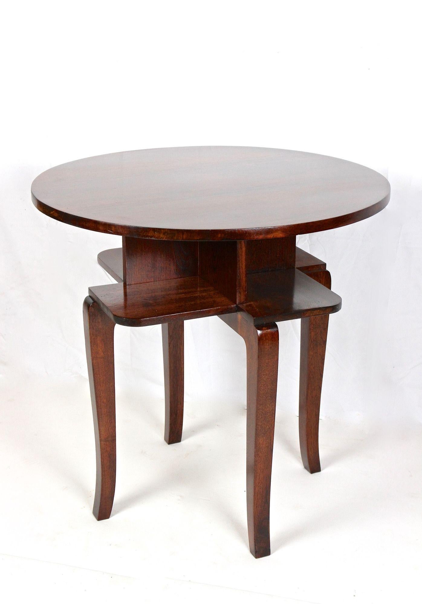 Round Art Deco Bentwood Side Table/ Coffee Table, Mahogany Style, AT ca. 1920 2