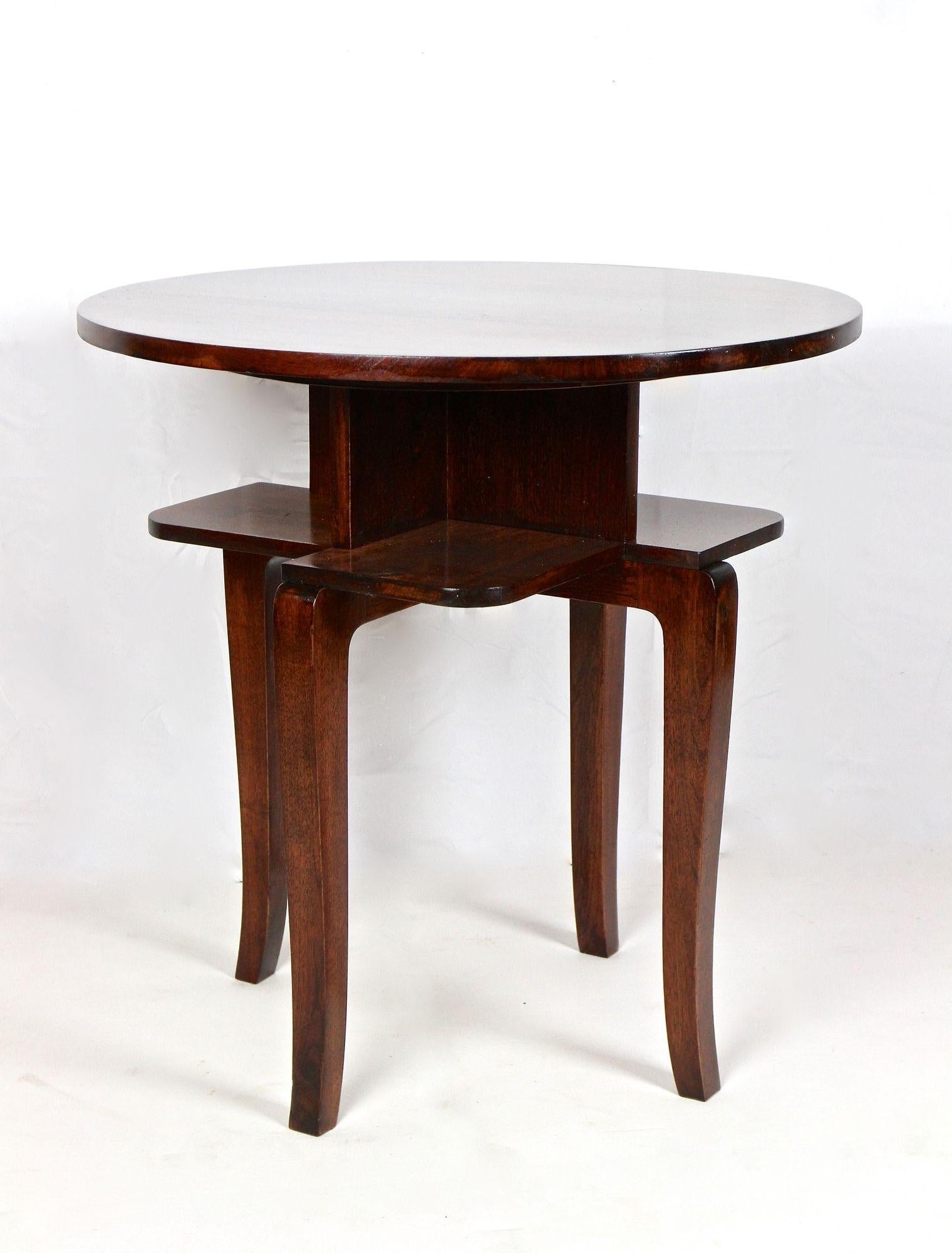 Round Art Deco Bentwood Side Table/ Coffee Table, Mahogany Style, AT ca. 1920 4