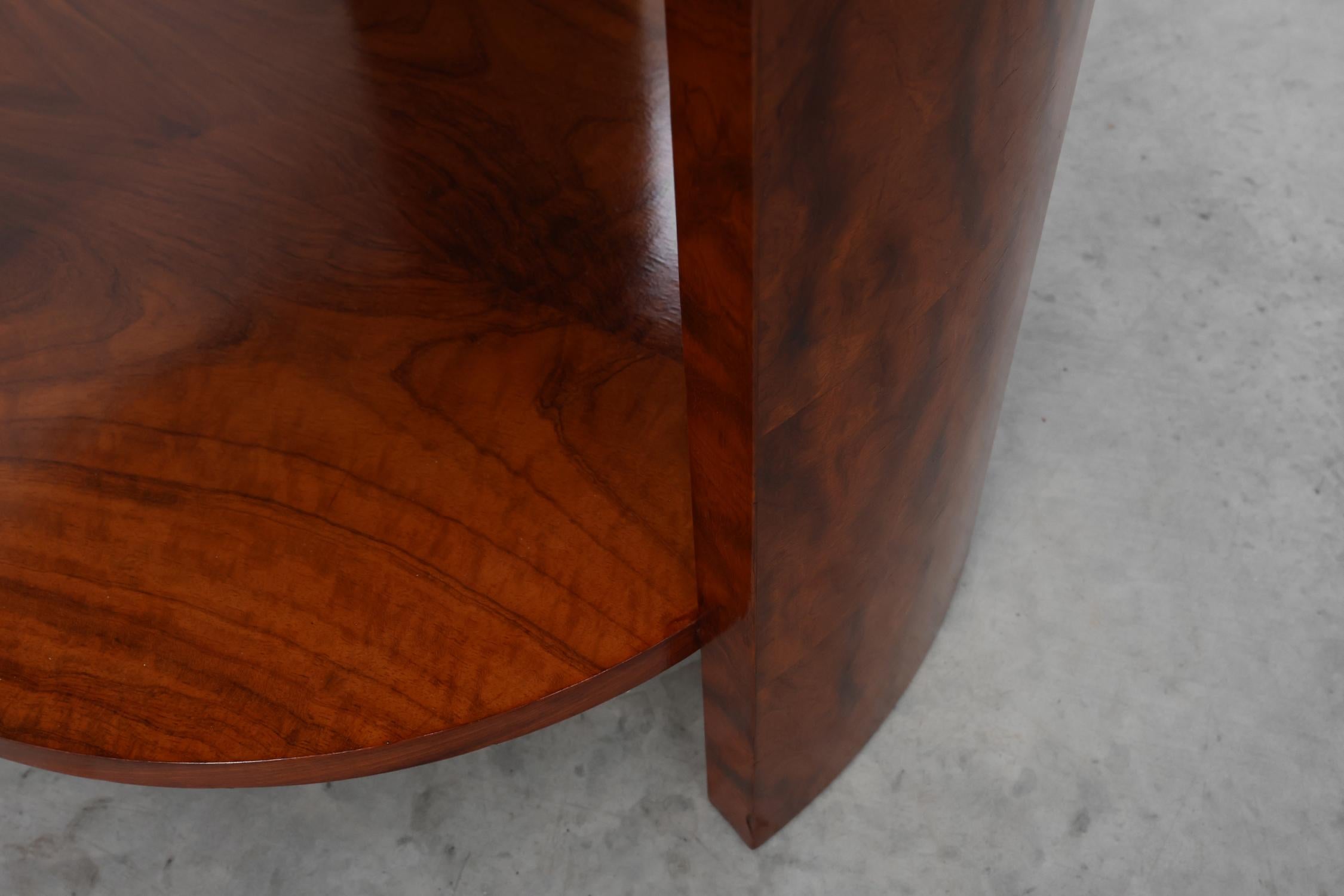 Table basse ronde Art déco en placage de loupe, France ca. 1920 en vente 3