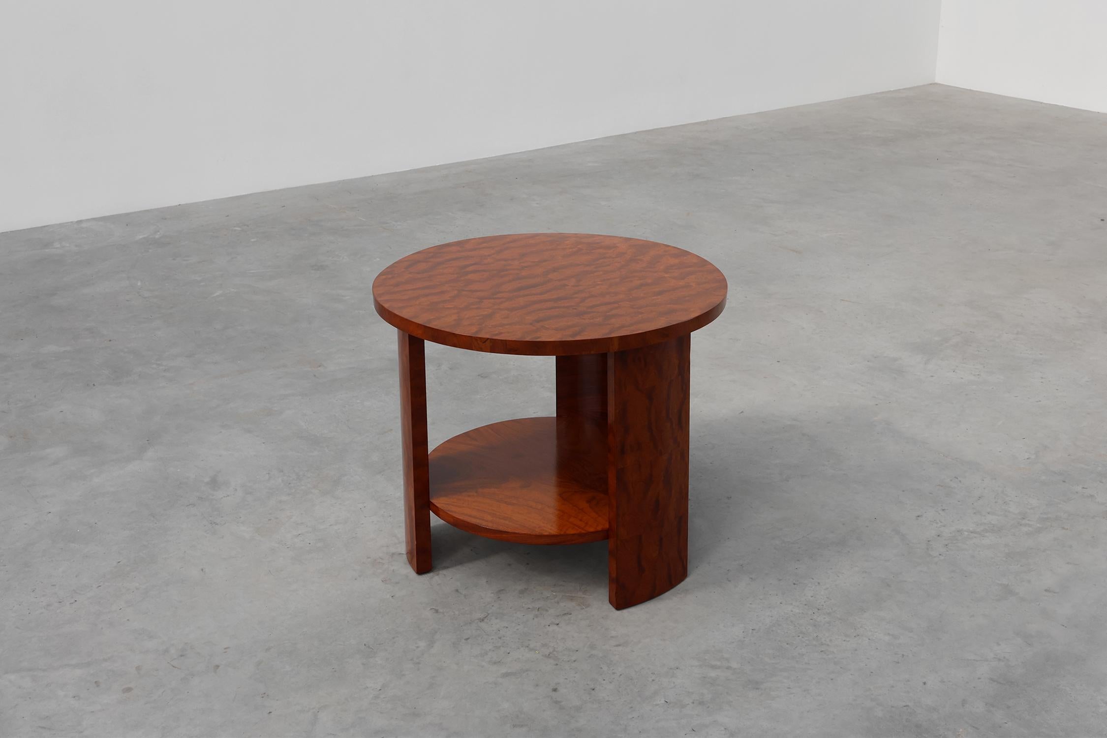 Table basse ronde Art déco en placage de loupe, France ca. 1920 Bon état - En vente à Meulebeke, BE