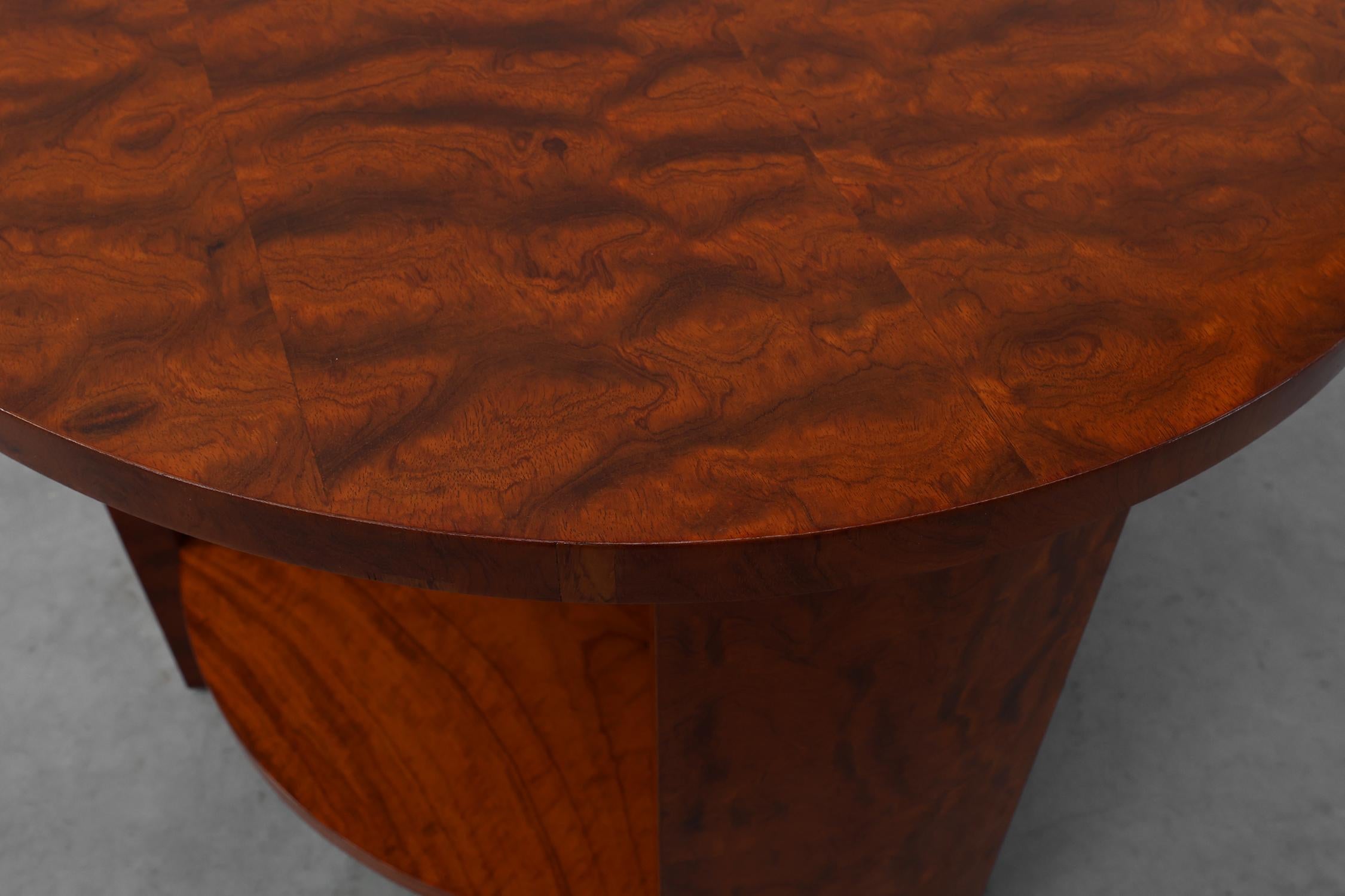 Broussin Table basse ronde Art déco en placage de loupe, France ca. 1920 en vente