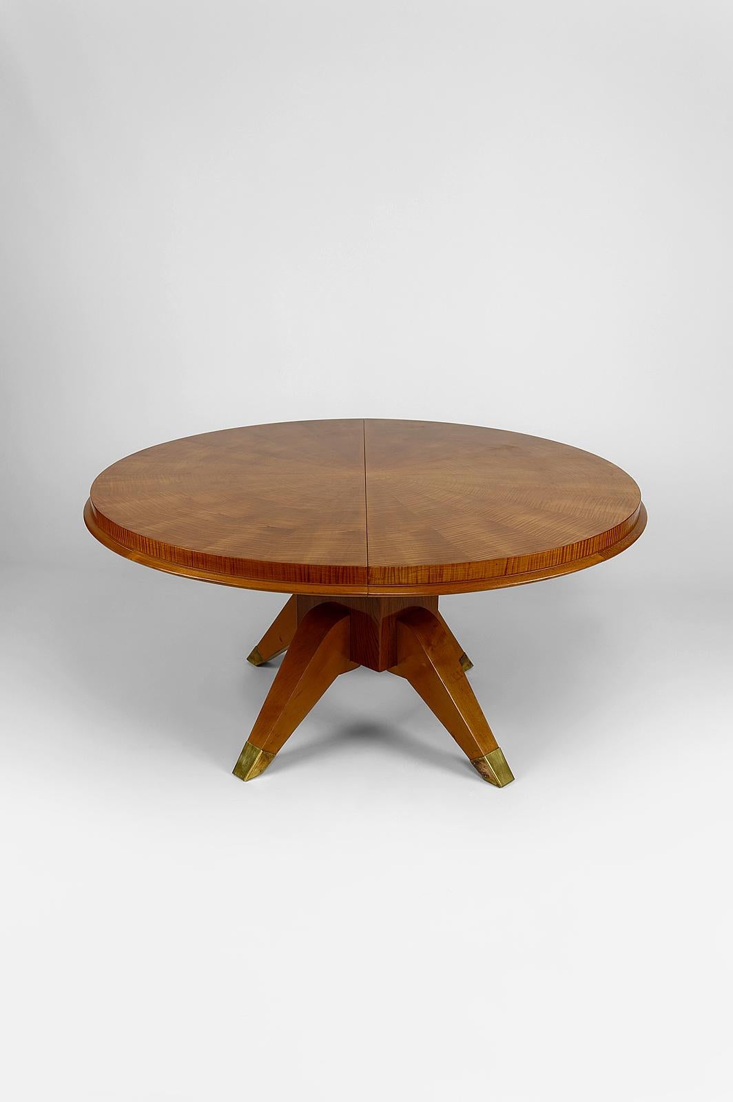 French Round Art Deco Coffee Table in Maple Wood, France, circa 1940