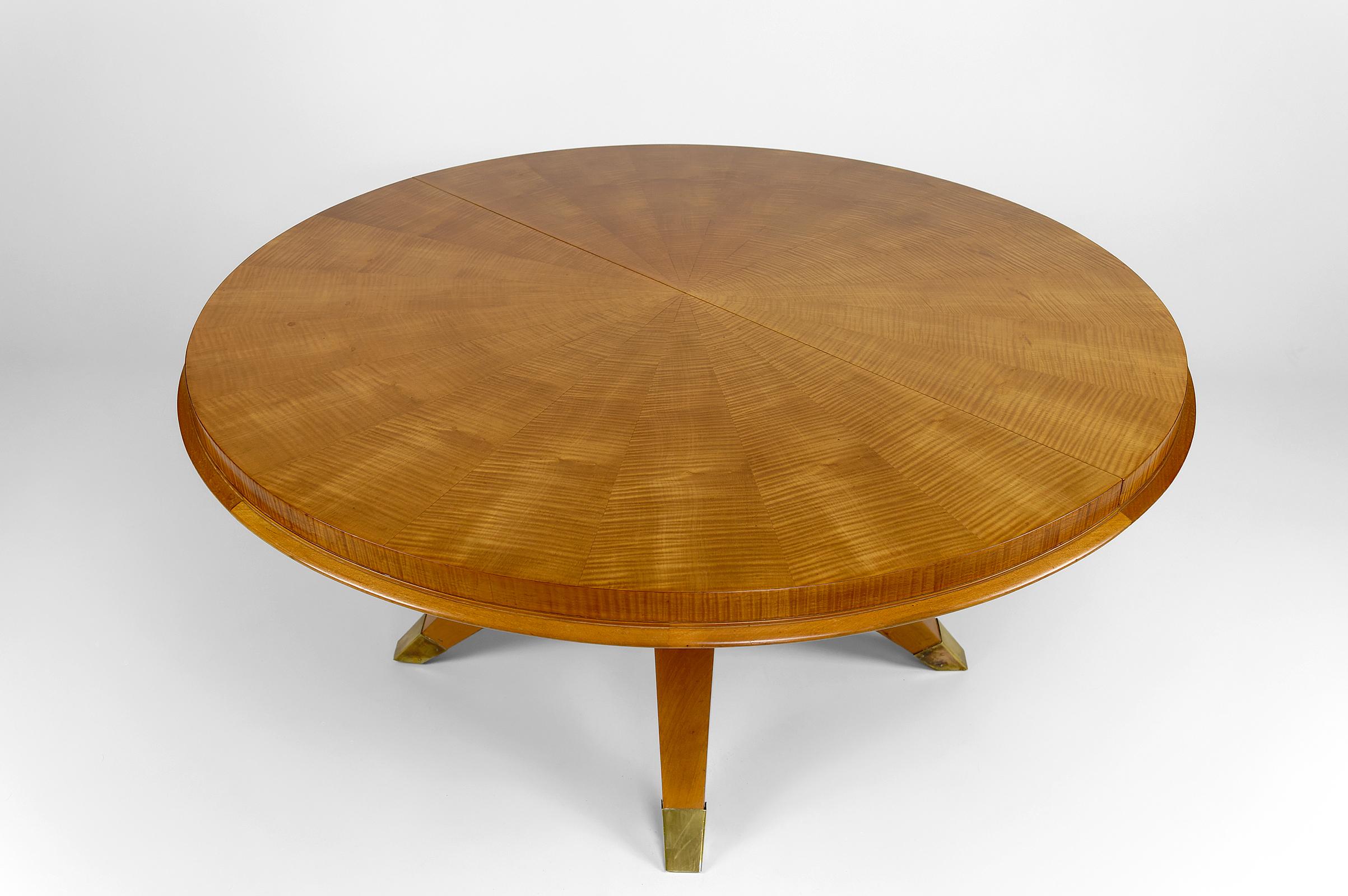Mid-20th Century Round Art Deco Coffee Table in Maple Wood, France, circa 1940