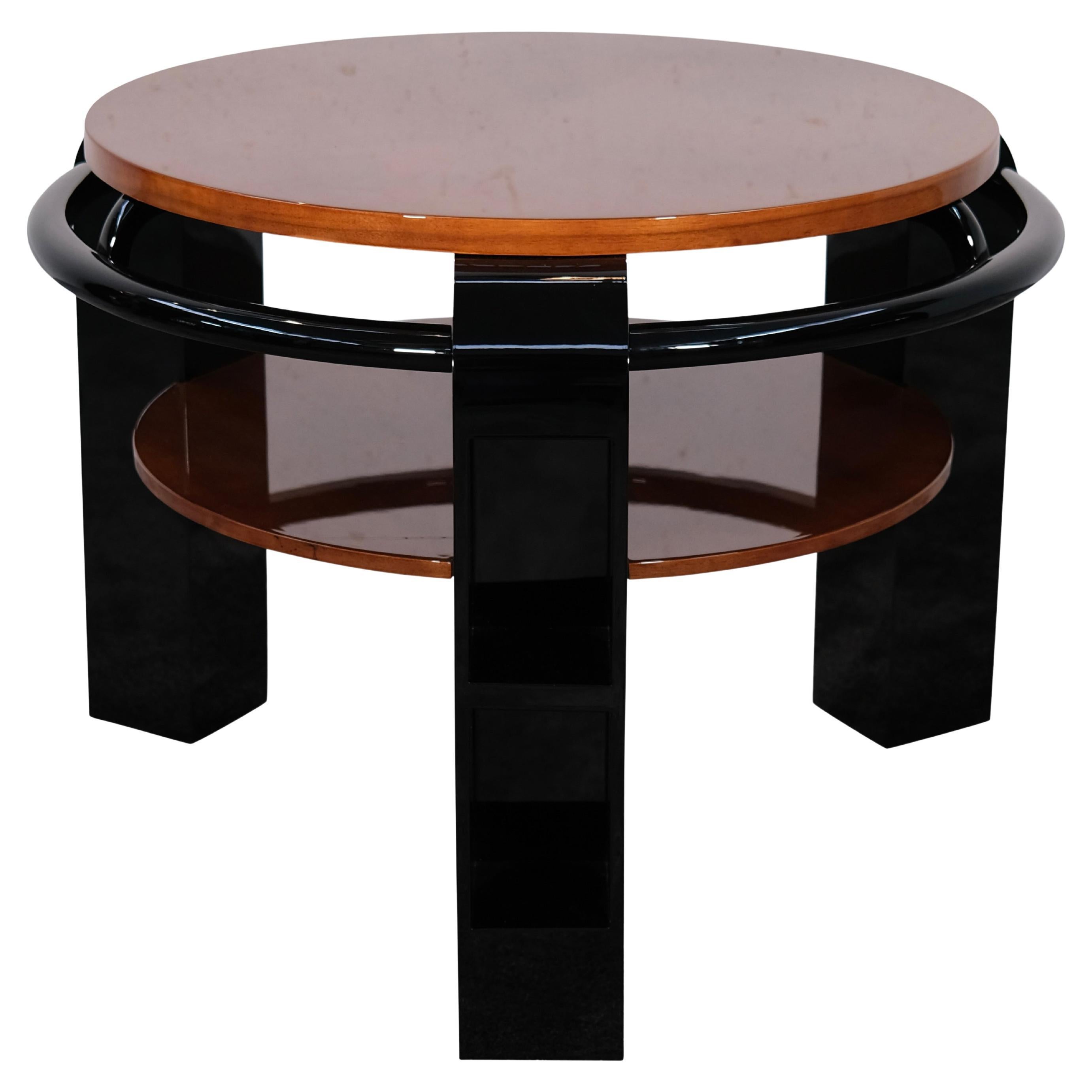 Runder Art-Déco-Couchtisch aus Nussbaum und Schwarz mit geheimen Details, Frankreich 1930er Jahre im Angebot