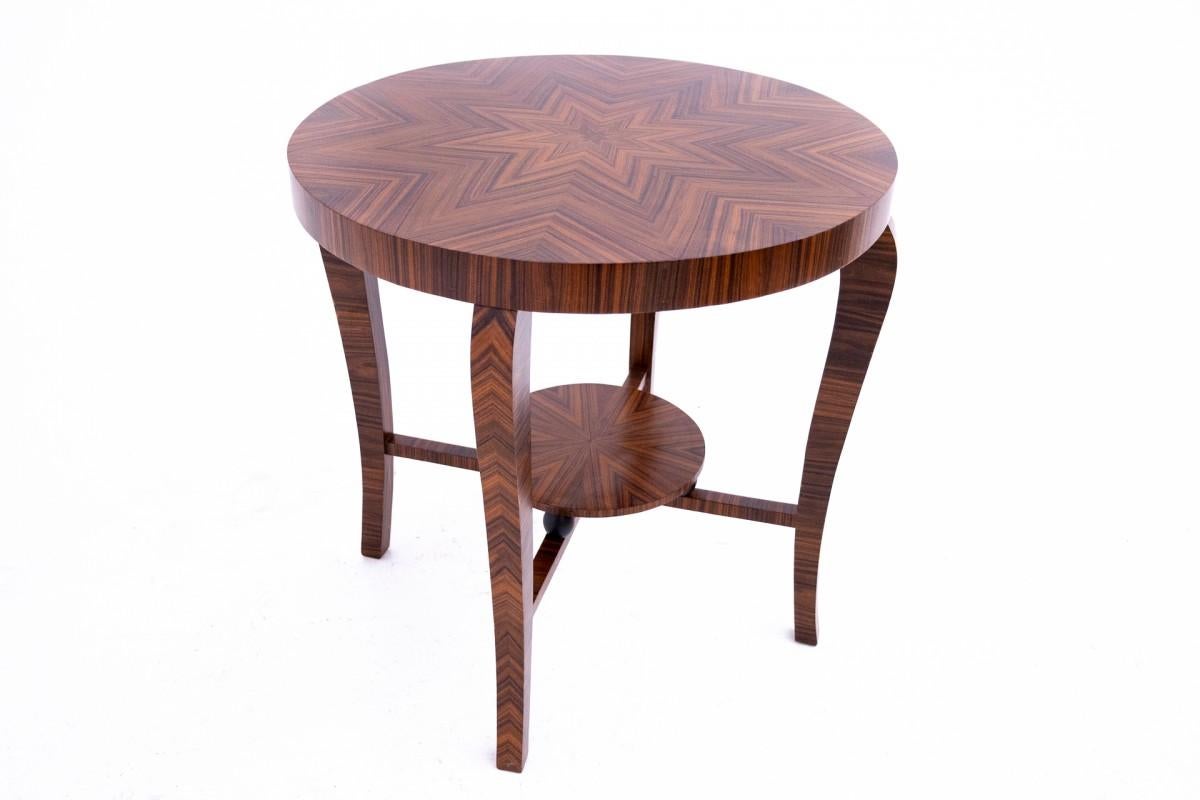 Polonais Table basse ronde Art déco, Pologne, milieu du 20e siècle, après rénovation. en vente