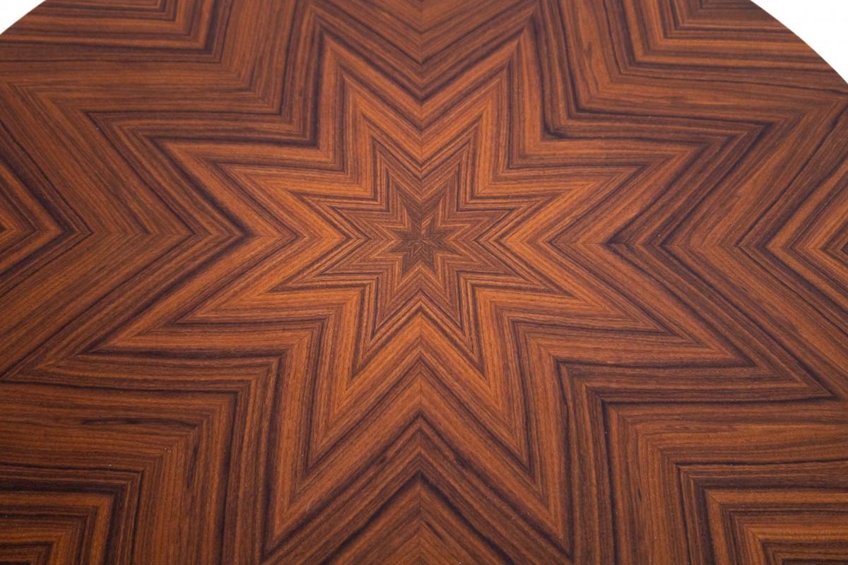 Milieu du XXe siècle Table basse ronde Art déco, Pologne, milieu du 20e siècle, après rénovation. en vente