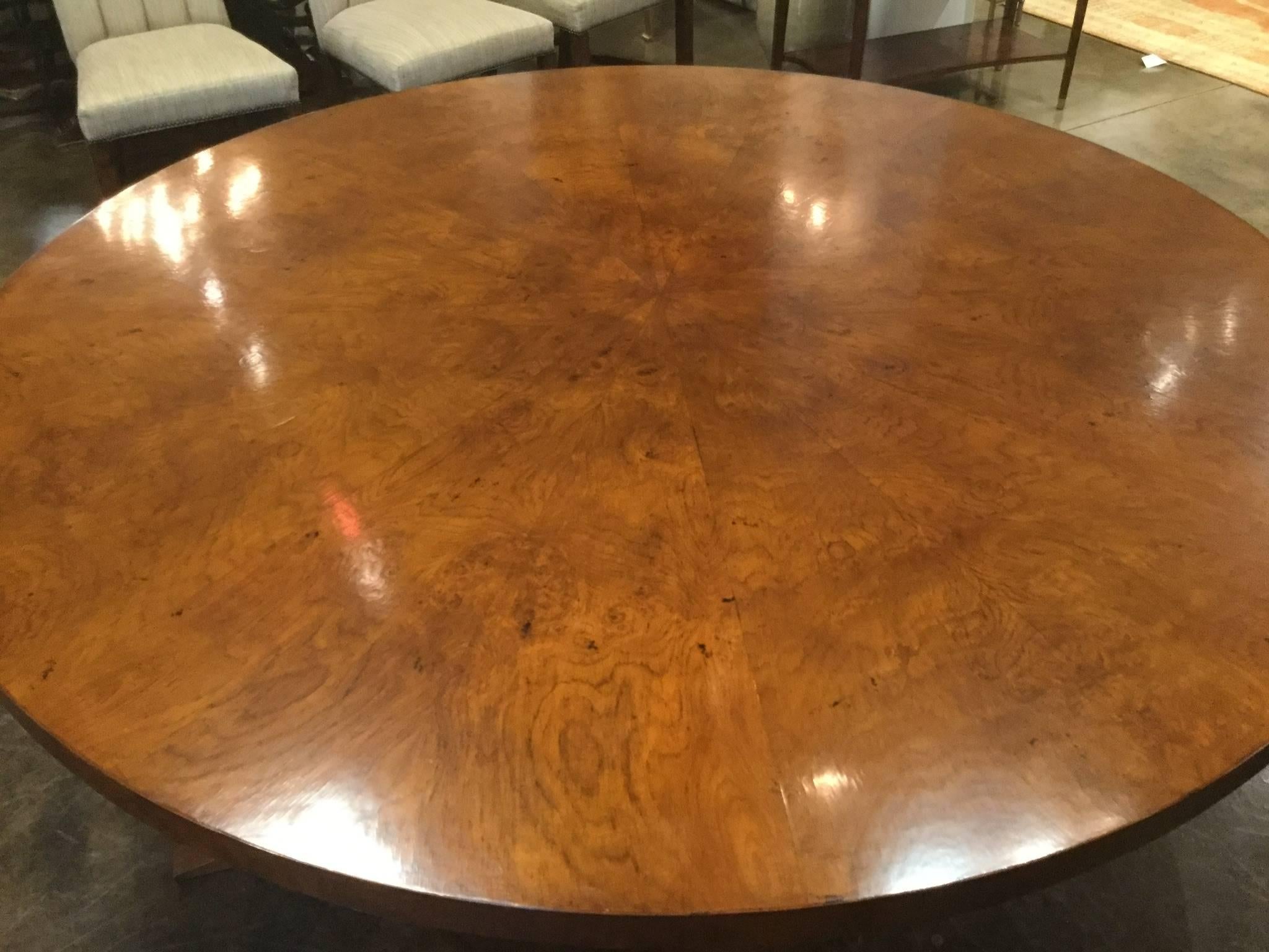 Italian Round Art Deco Dining Table in Walnut Burl Designed by Renaissance Collection For Sale