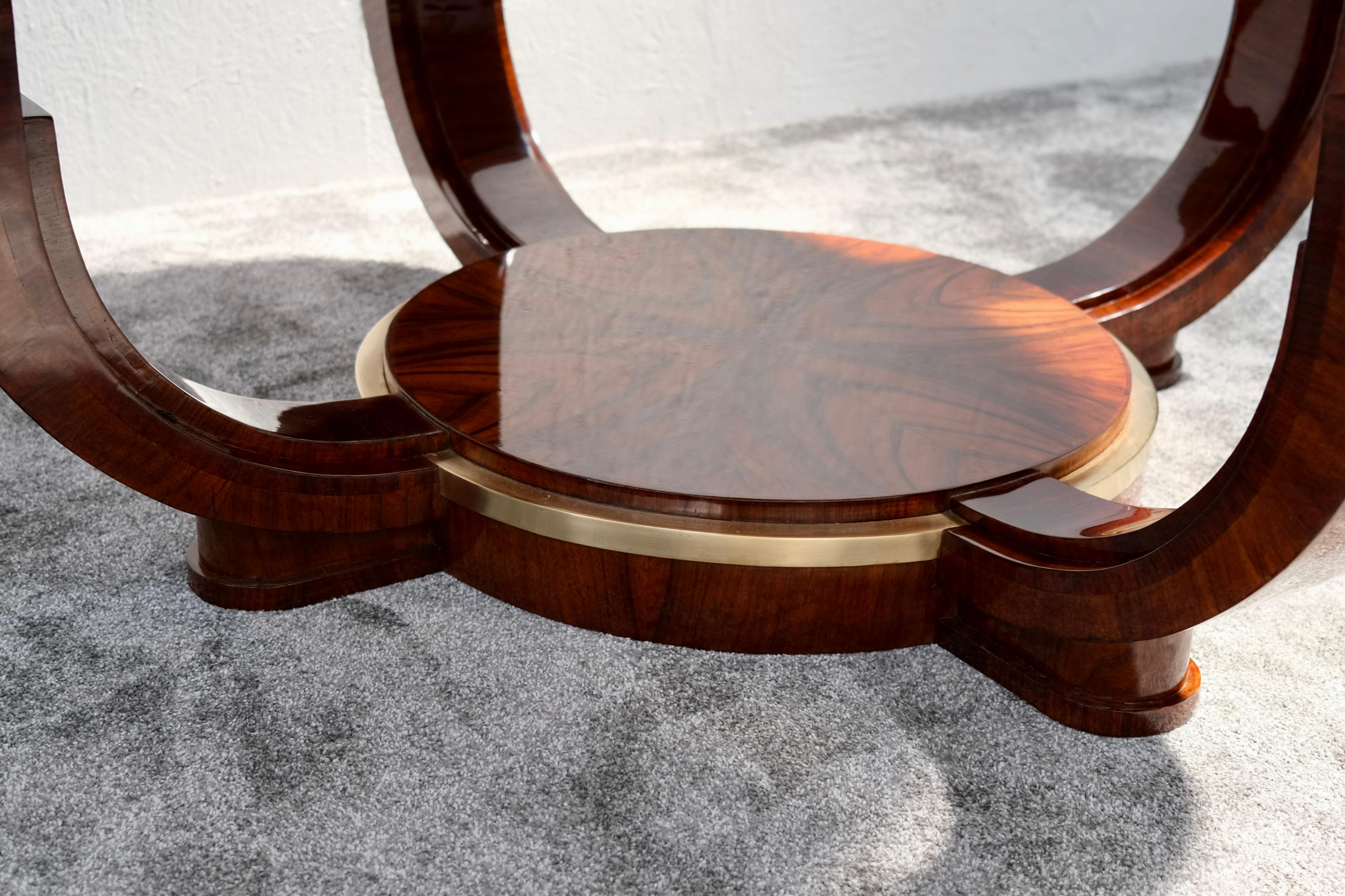 Round Art Deco Dining Table with Extension in French Walnut and Shellac Finish For Sale 4