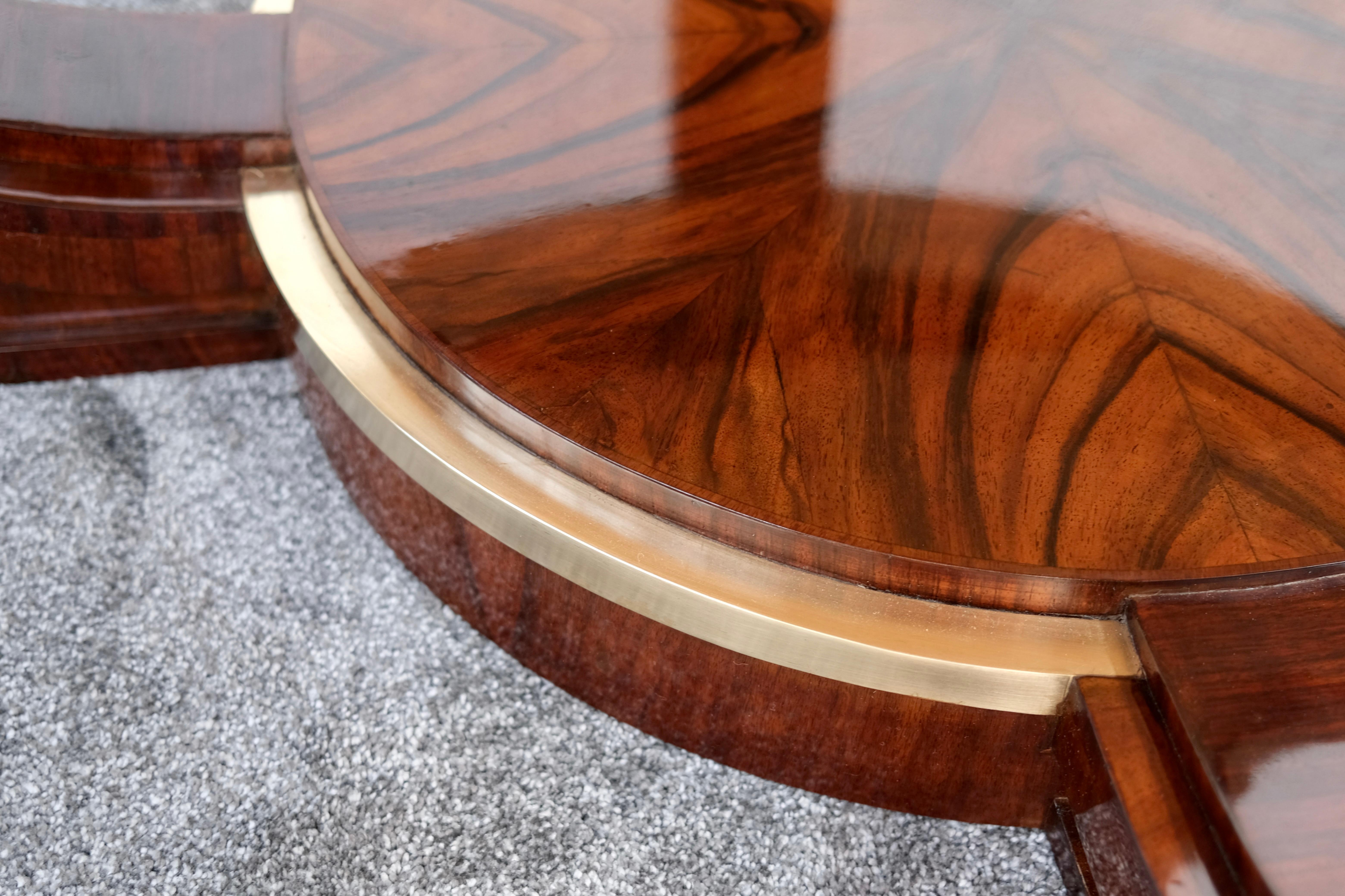 Round Art Deco Dining Table with Extension in French Walnut and Shellac Finish For Sale 5