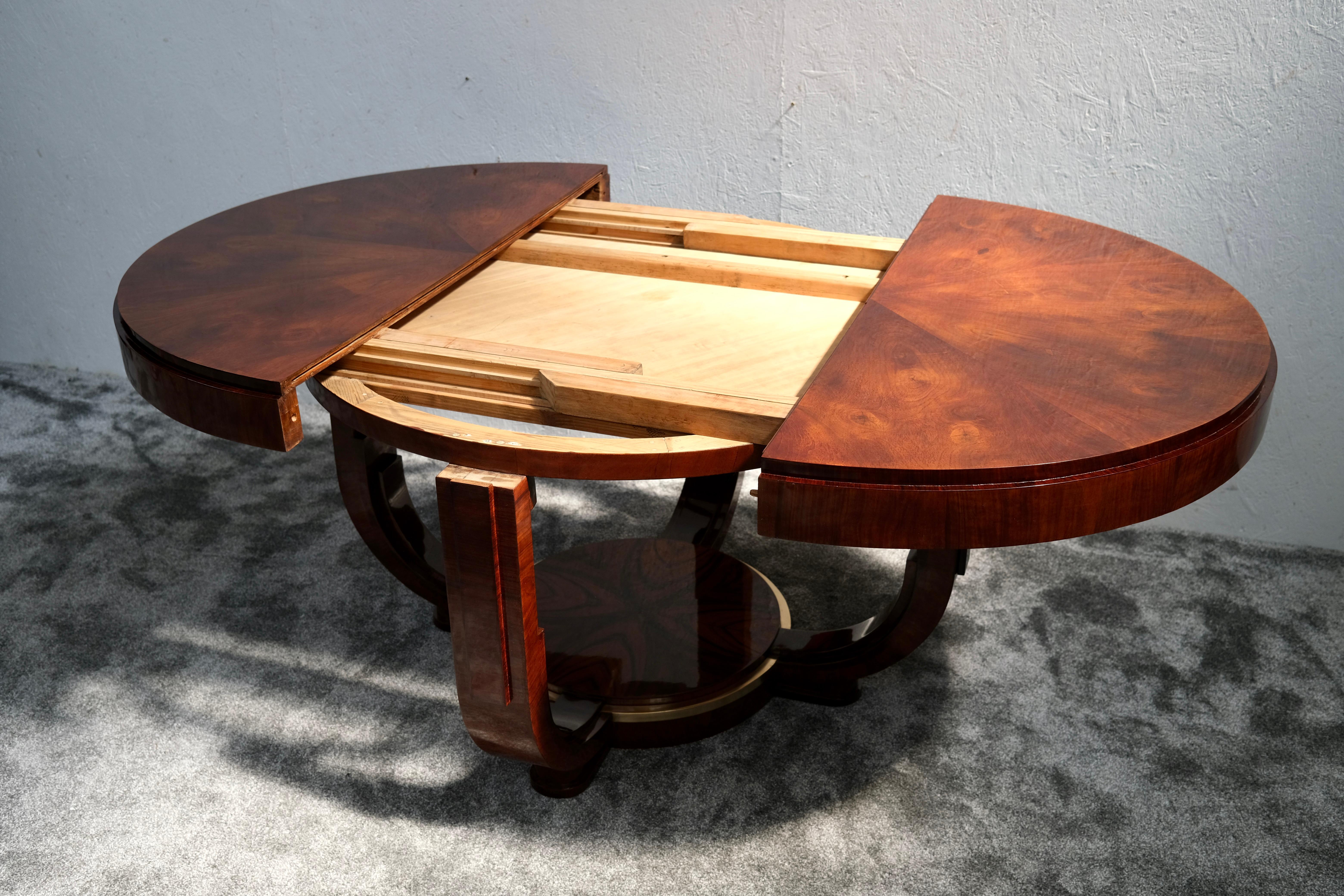 Round Art Deco Dining Table with Extension in French Walnut and Shellac Finish For Sale 6
