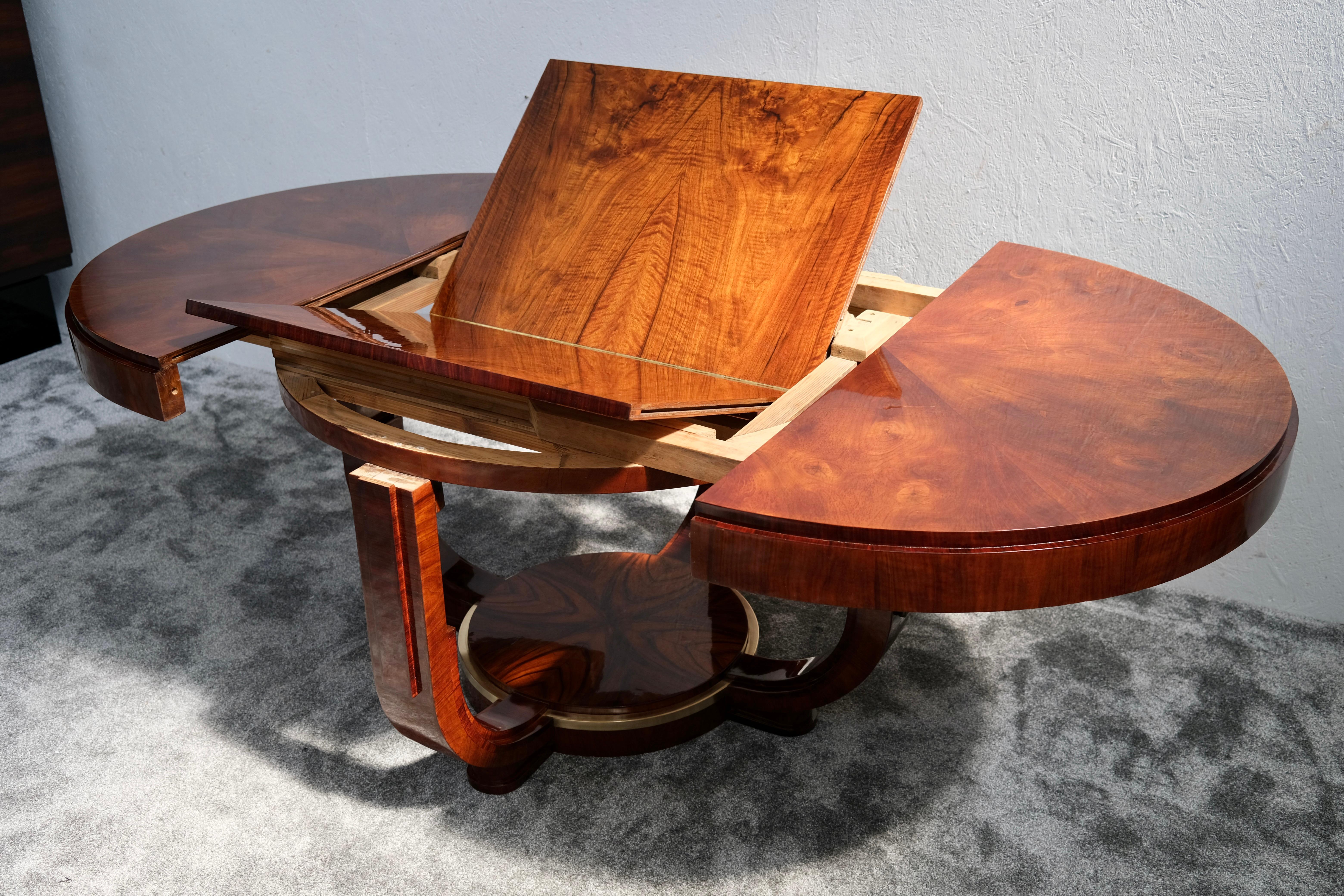 Round Art Deco Dining Table with Extension in French Walnut and Shellac Finish For Sale 9