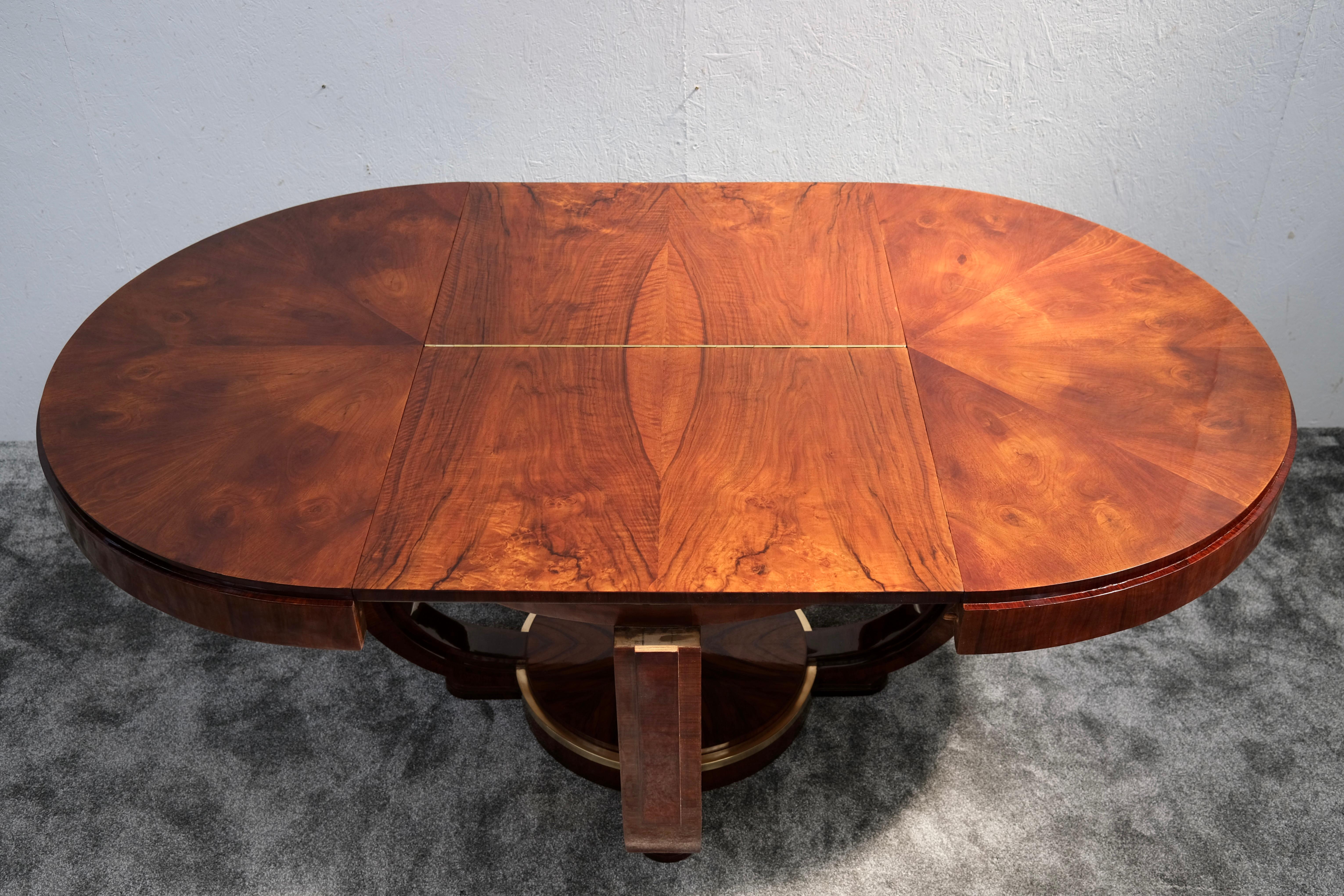 Round Art Deco Dining Table with Extension in French Walnut and Shellac Finish For Sale 11