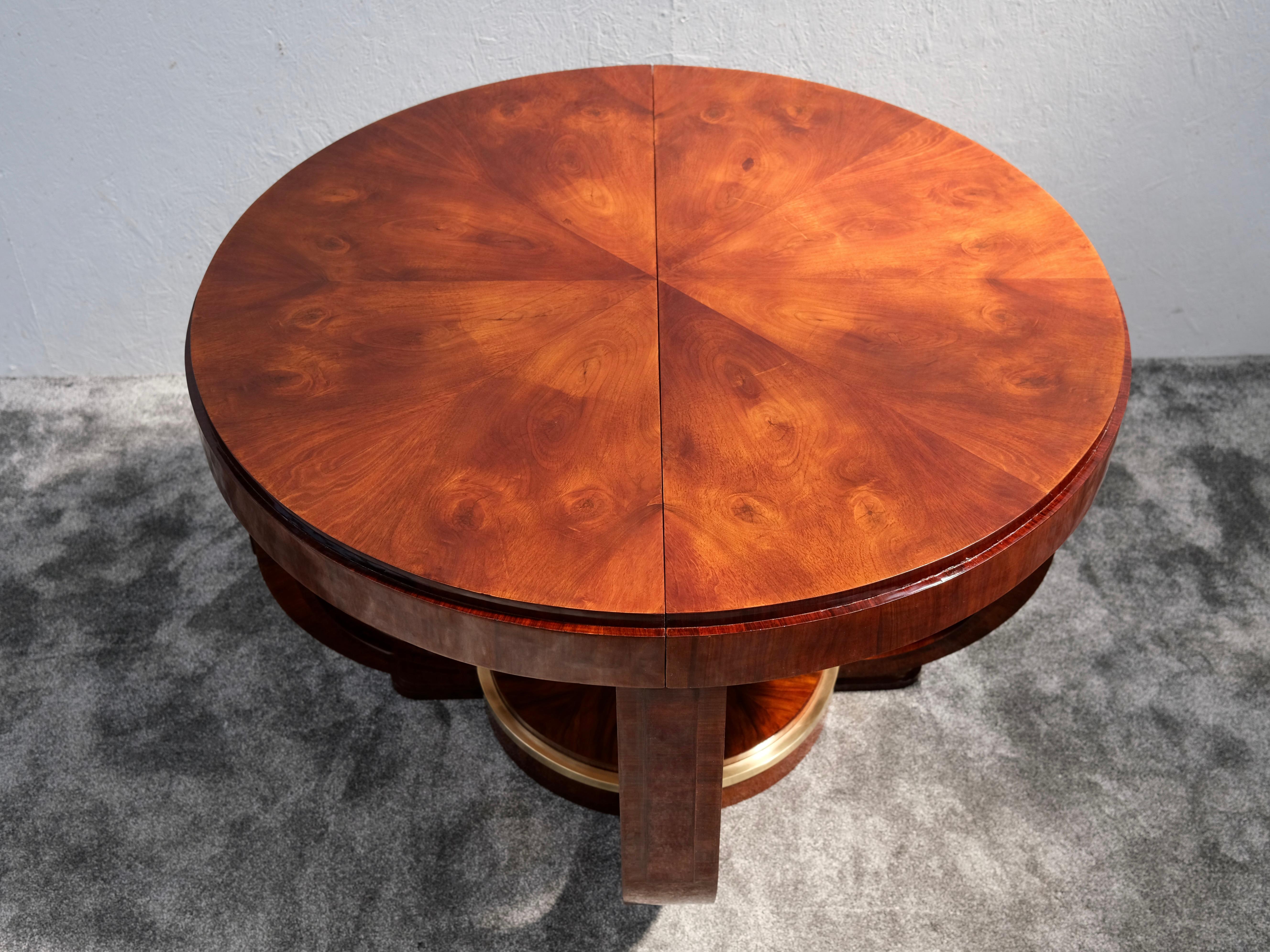 Polished Round Art Deco Dining Table with Extension in French Walnut and Shellac Finish For Sale