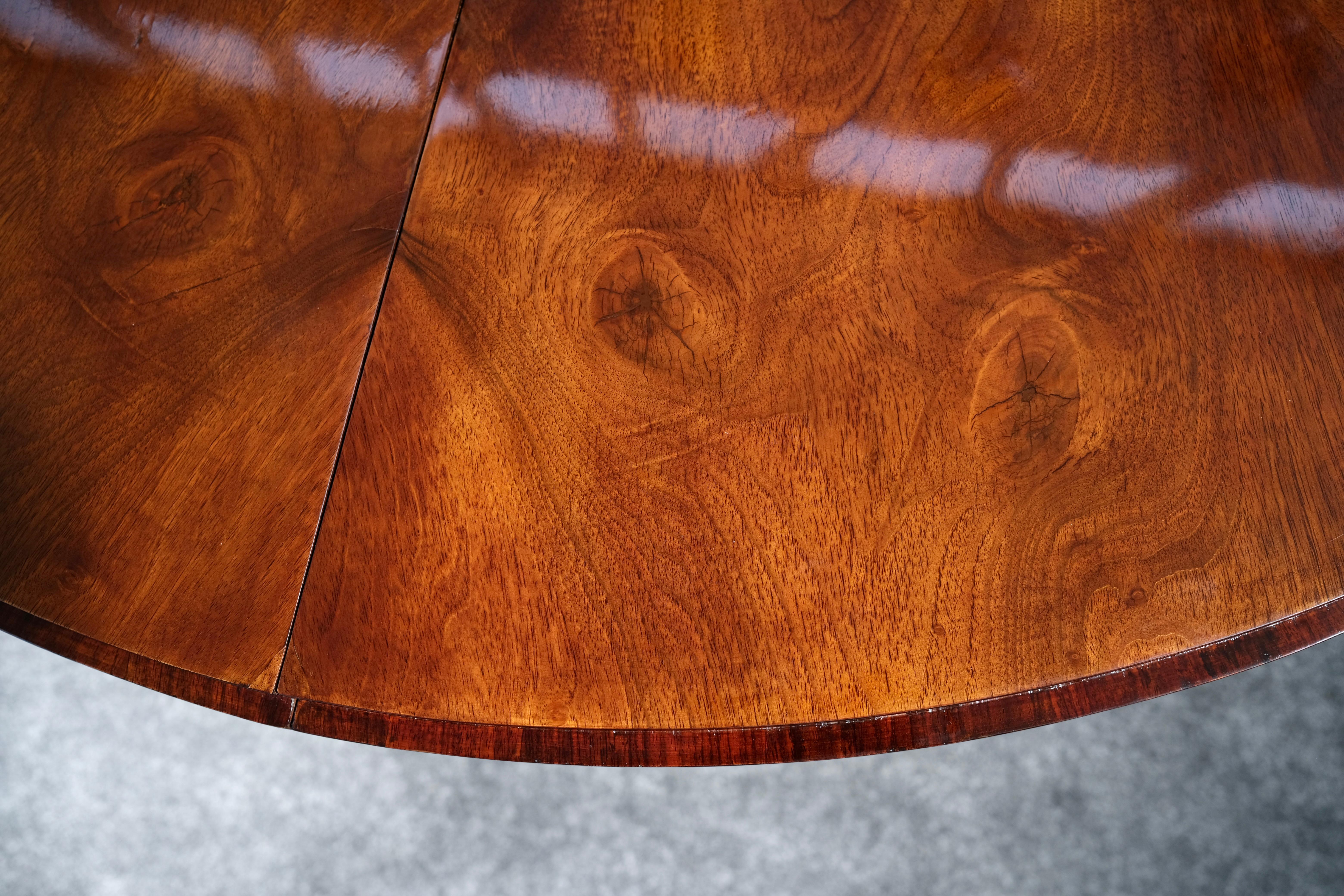 Mid-20th Century Round Art Deco Dining Table with Extension in French Walnut and Shellac Finish For Sale