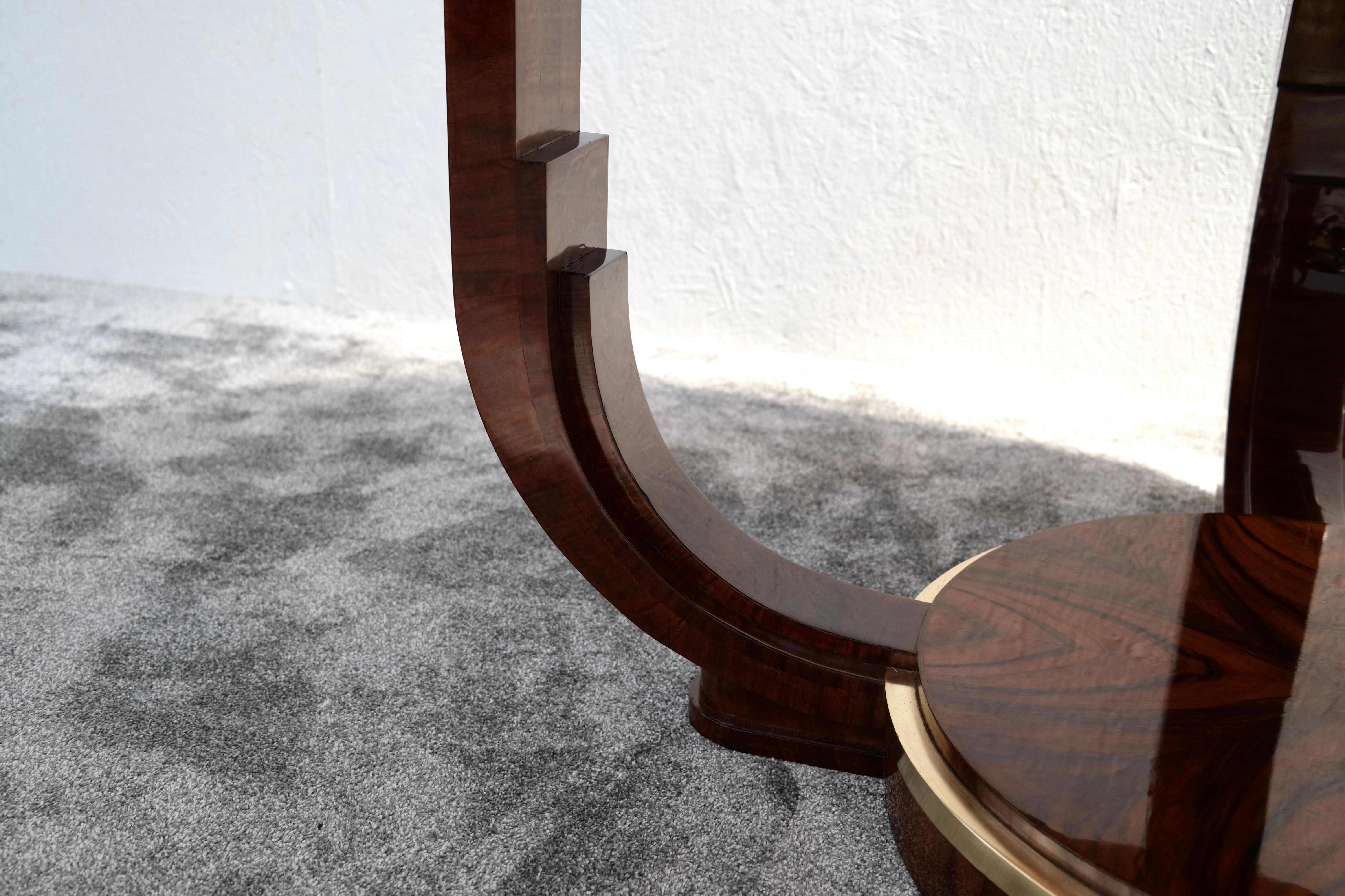 Round Art Deco Dining Table with Extension in French Walnut and Shellac Finish For Sale 1