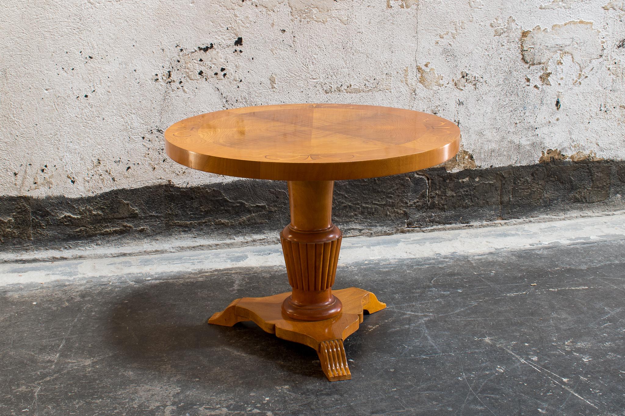 Mid-20th Century Round Art Deco Inlaid Pedestal Side or End Table For Sale