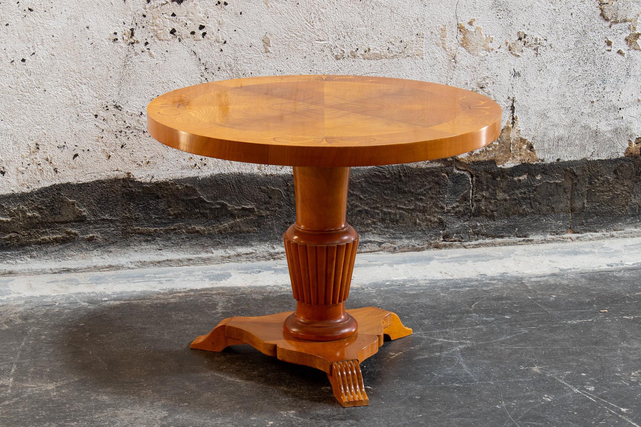 Birch Round Art Deco Inlaid Pedestal Side or End Table For Sale