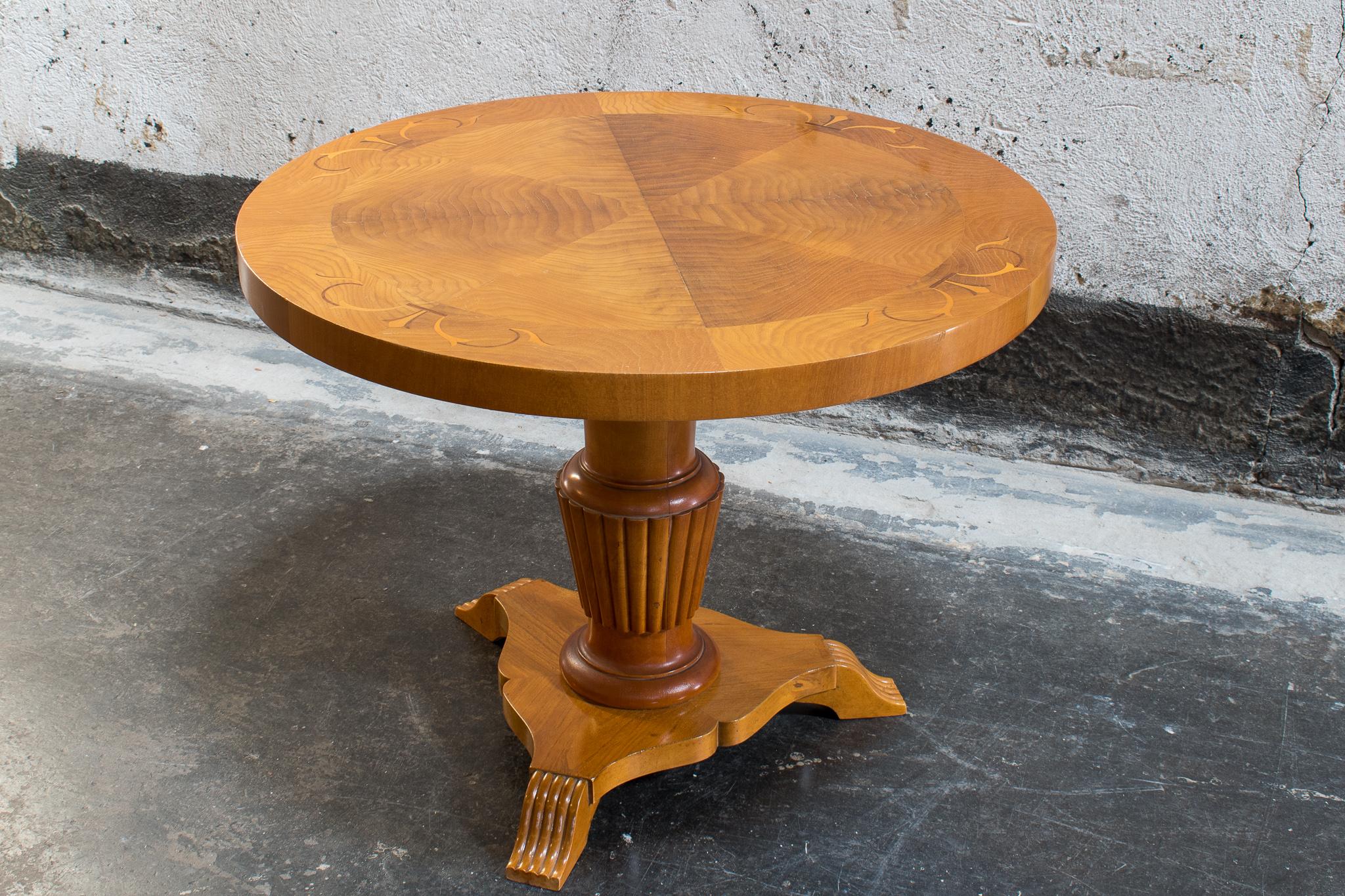 Round Art Deco Inlaid Pedestal Side or End Table For Sale 1