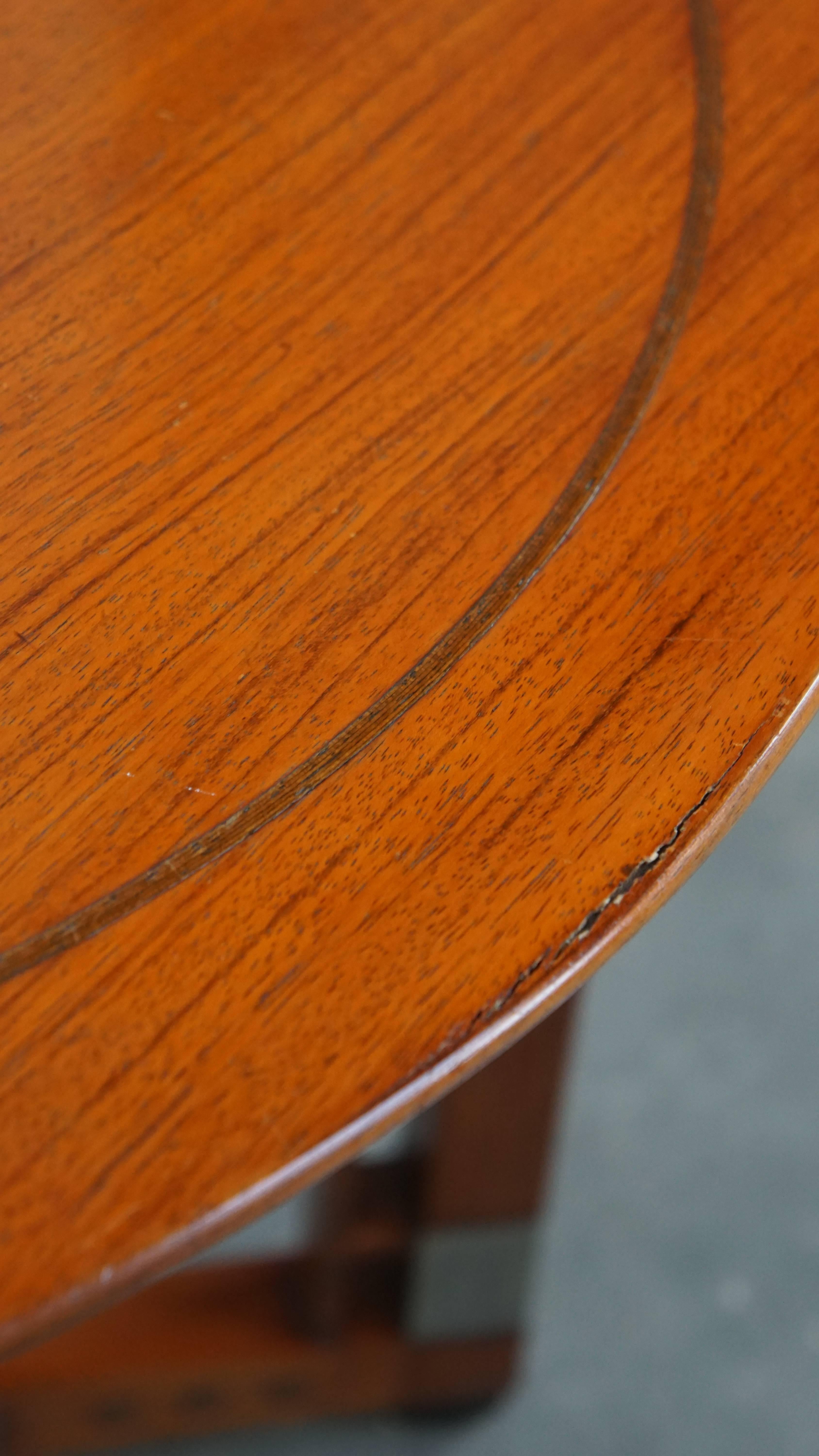 Round Art Deco side/ coffee table For Sale 4