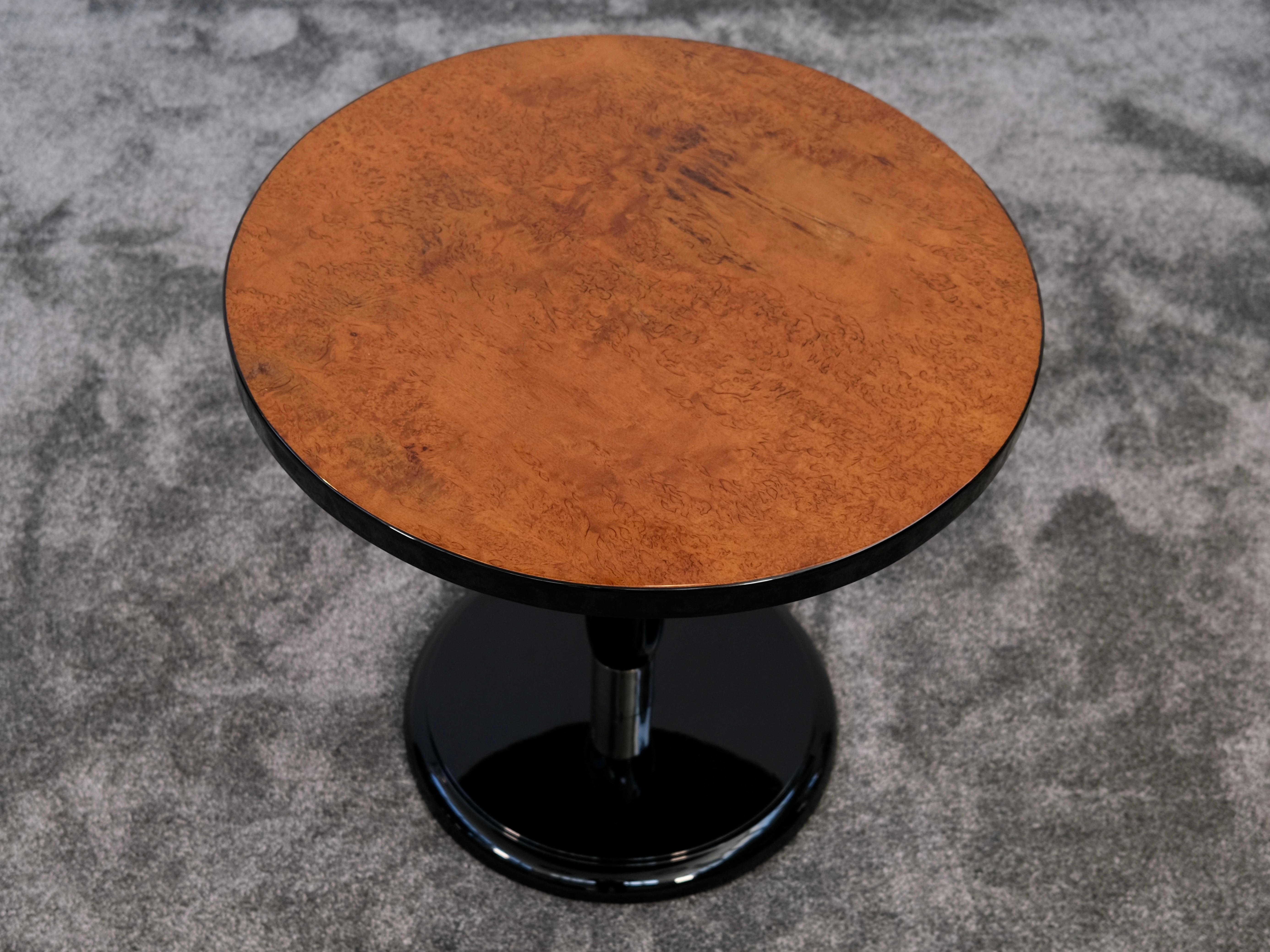 French Round Art Deco Side Table in Burl Birch and Black Lacquer, France 1930s For Sale