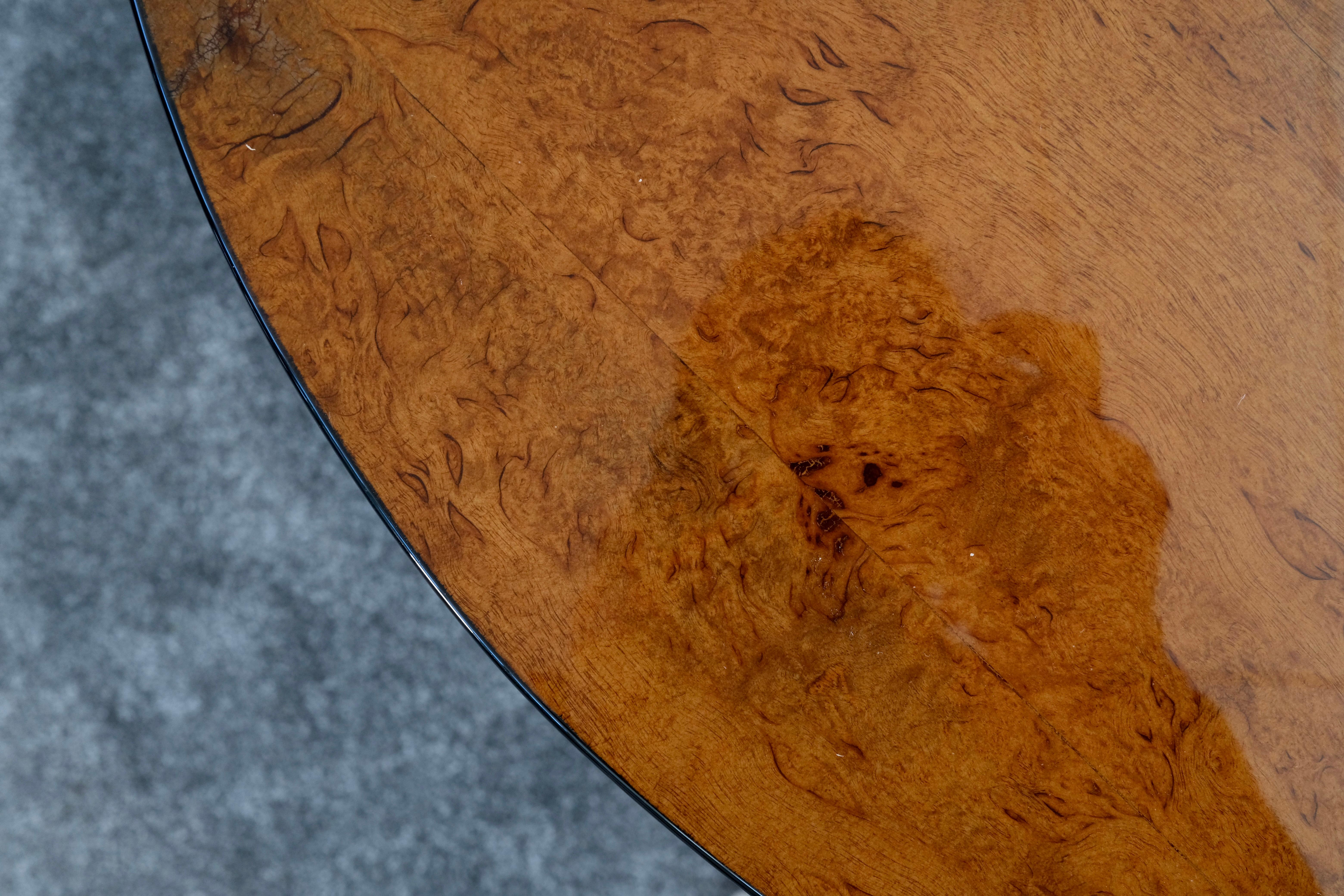 Mid-20th Century Round Art Deco Side Table in Burl Birch and Black Lacquer, France 1930s For Sale