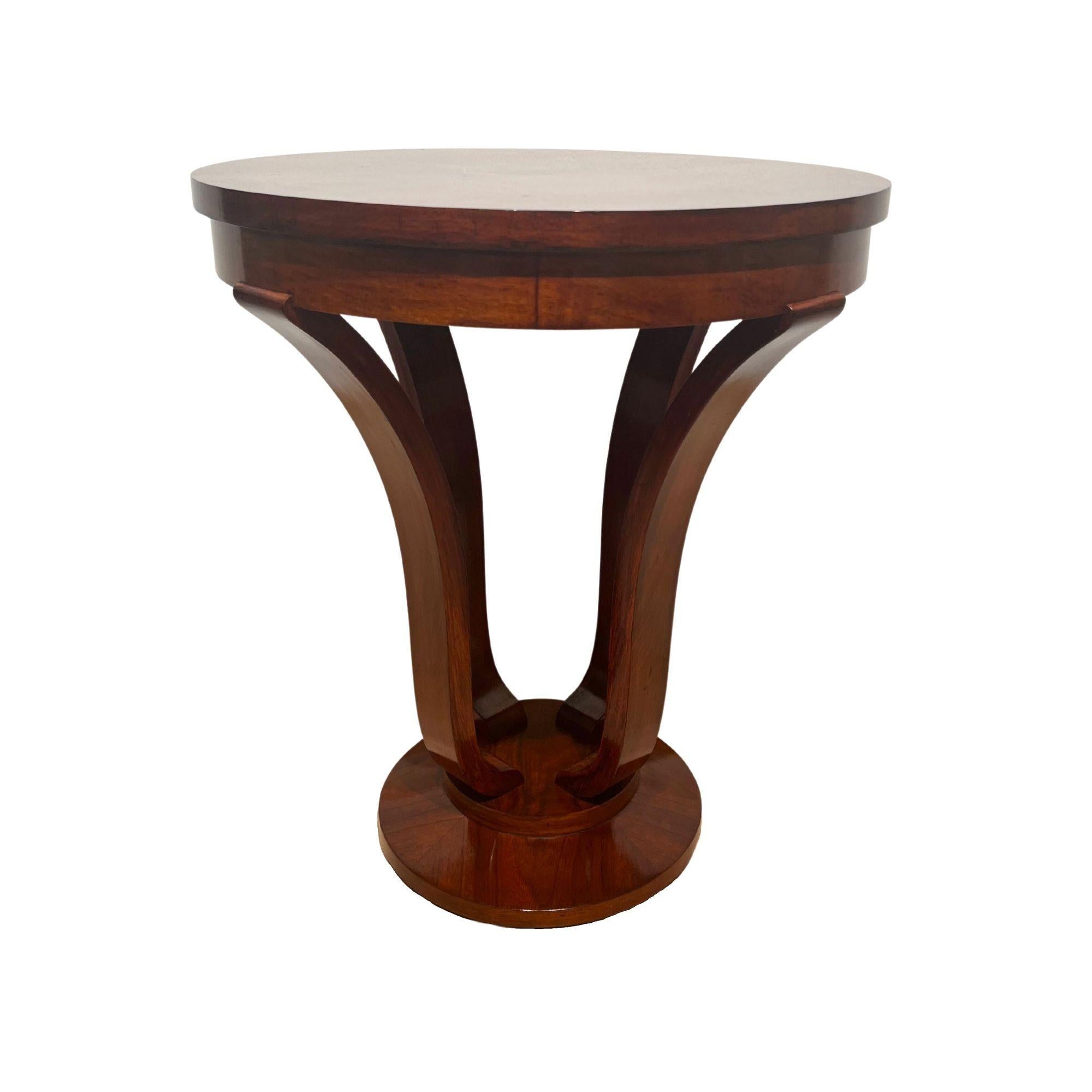 Beautiful, classic four-legged original french art deco gueridon or round side table.
Walnut veneered and solid wood. 4 legs in beech solid wood. Lightly stained reddish wood tone.
Dimensions: H 59,5 cm x Ø 51 cm.