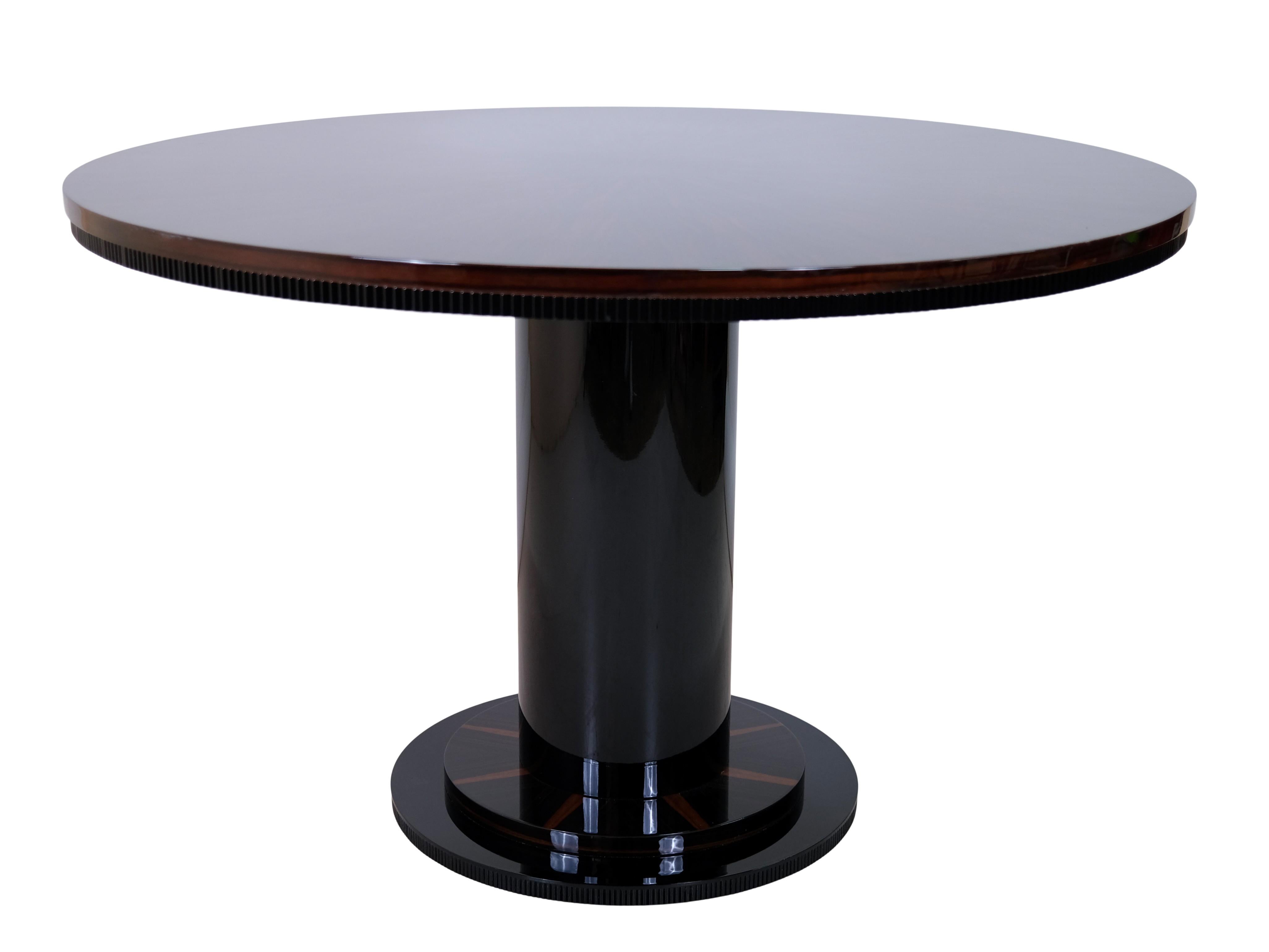 Round Art Deco Style Dining or Center Table in Real Wood Veneer For Sale 1