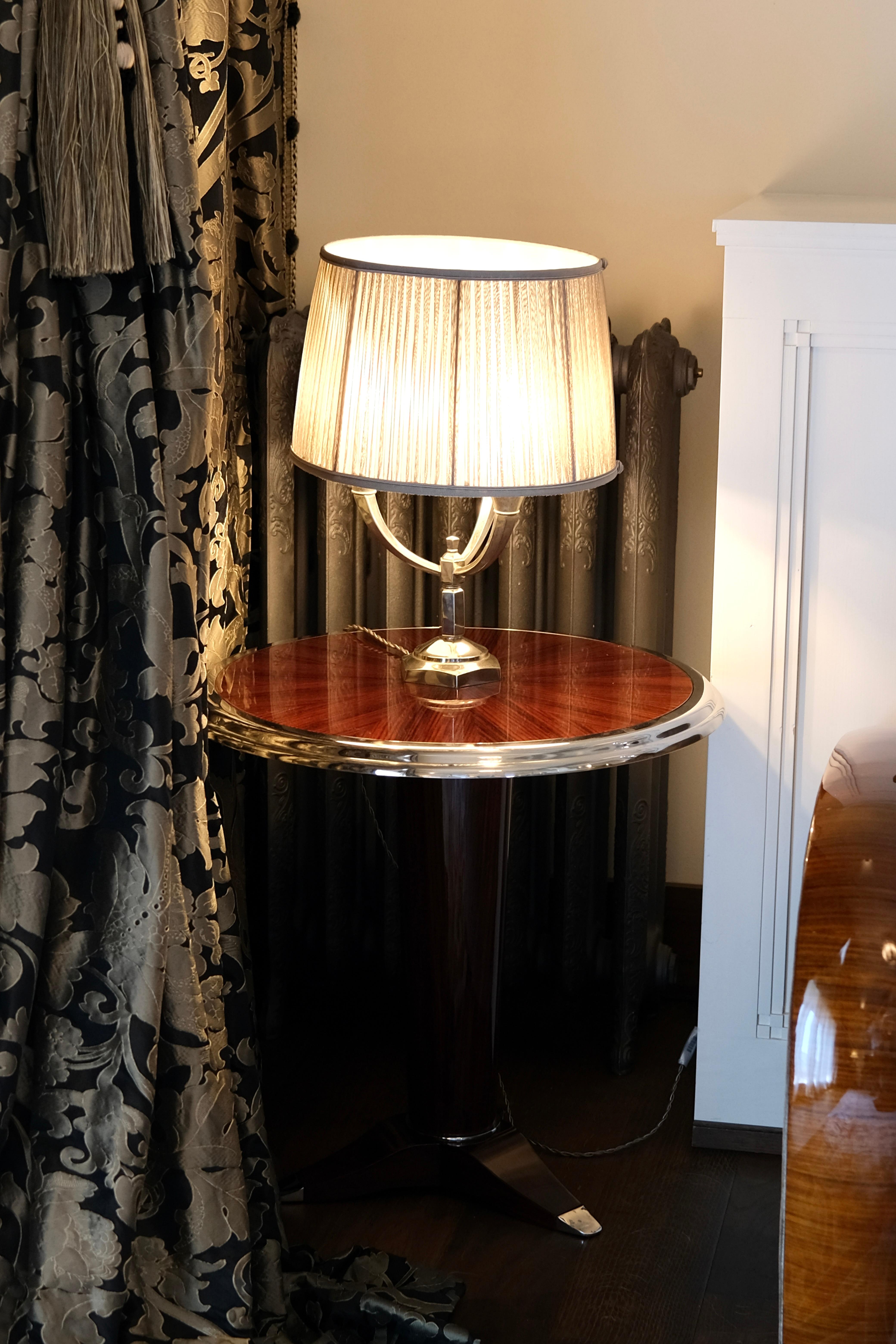 Side table / coffee table
Mahogany, high gloss lacquered
metal sabots and edge, chrome plated

Made in the Style of Art Deco, France, 1990s 

Also available as a pair

Dimensions:
Diameter: 60 cm
Height: 59 cm. 